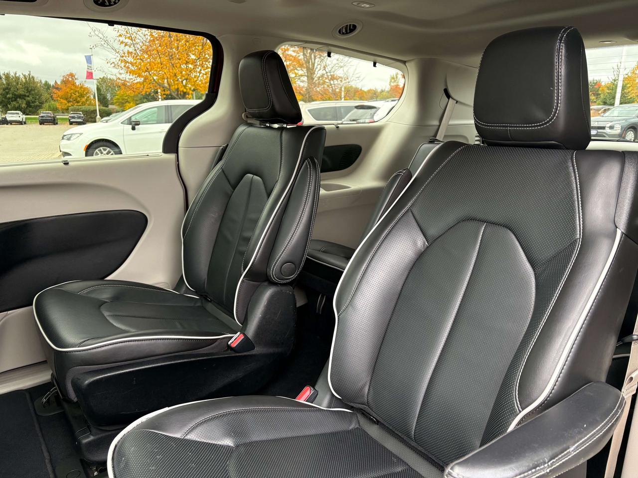2022 Chrysler Pacifica Limited   Nav  Pano Roof  Heated/Cooled Seats  DVD Photo