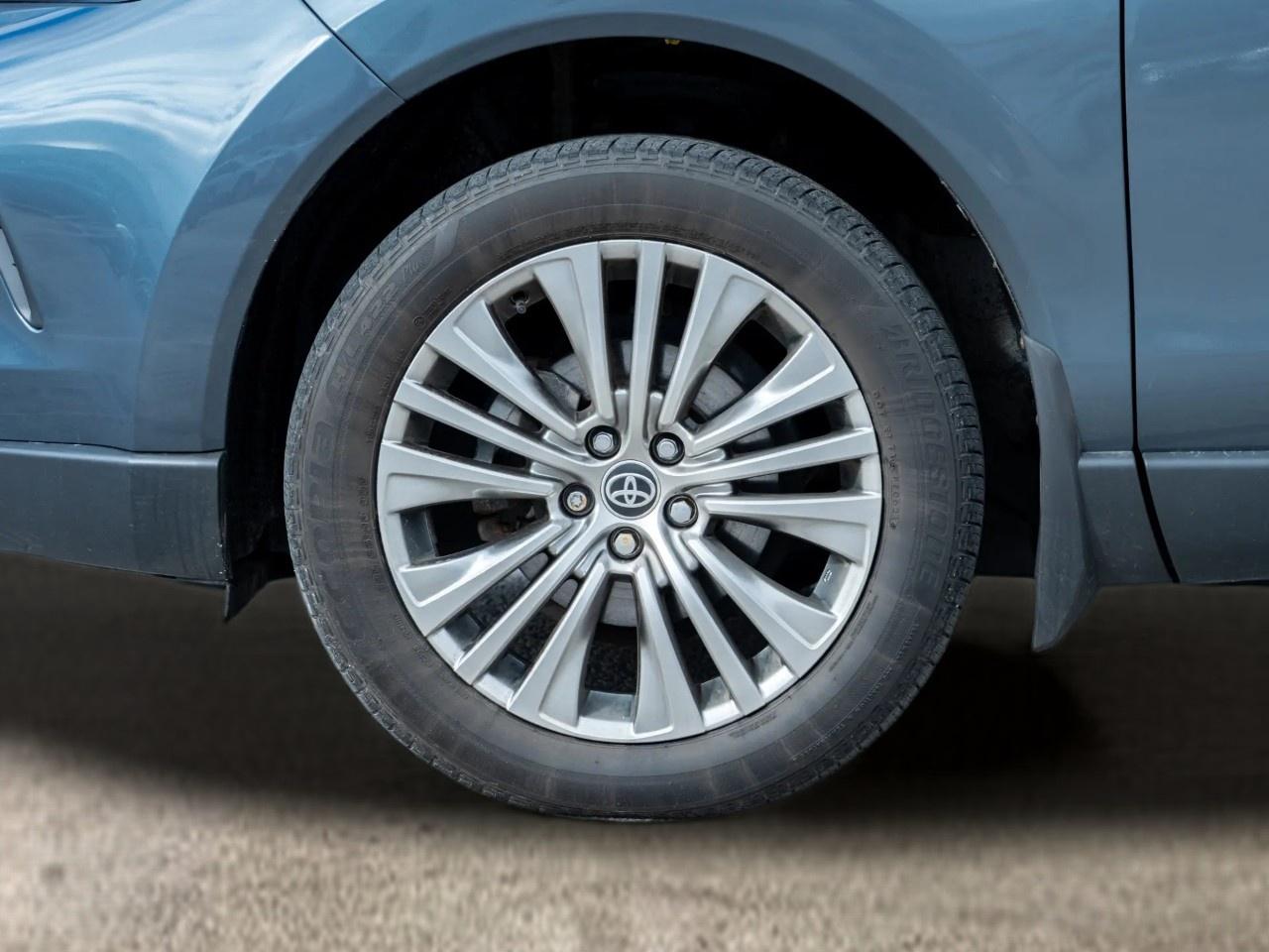 2021 Toyota Venza LIMITED AWD Photo3