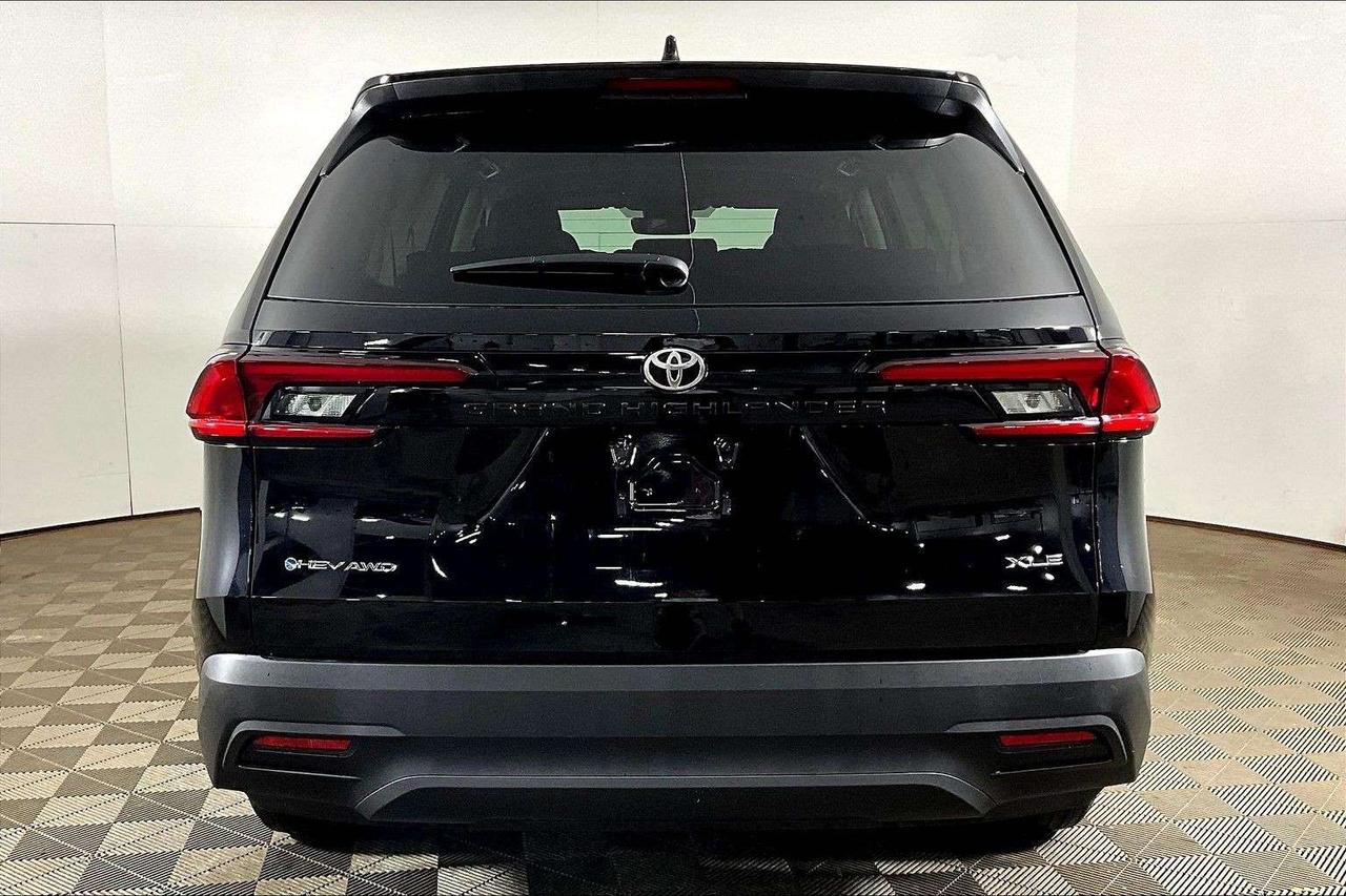 2025 Toyota Grand Highlander Hybrid XLE AWD Photo3