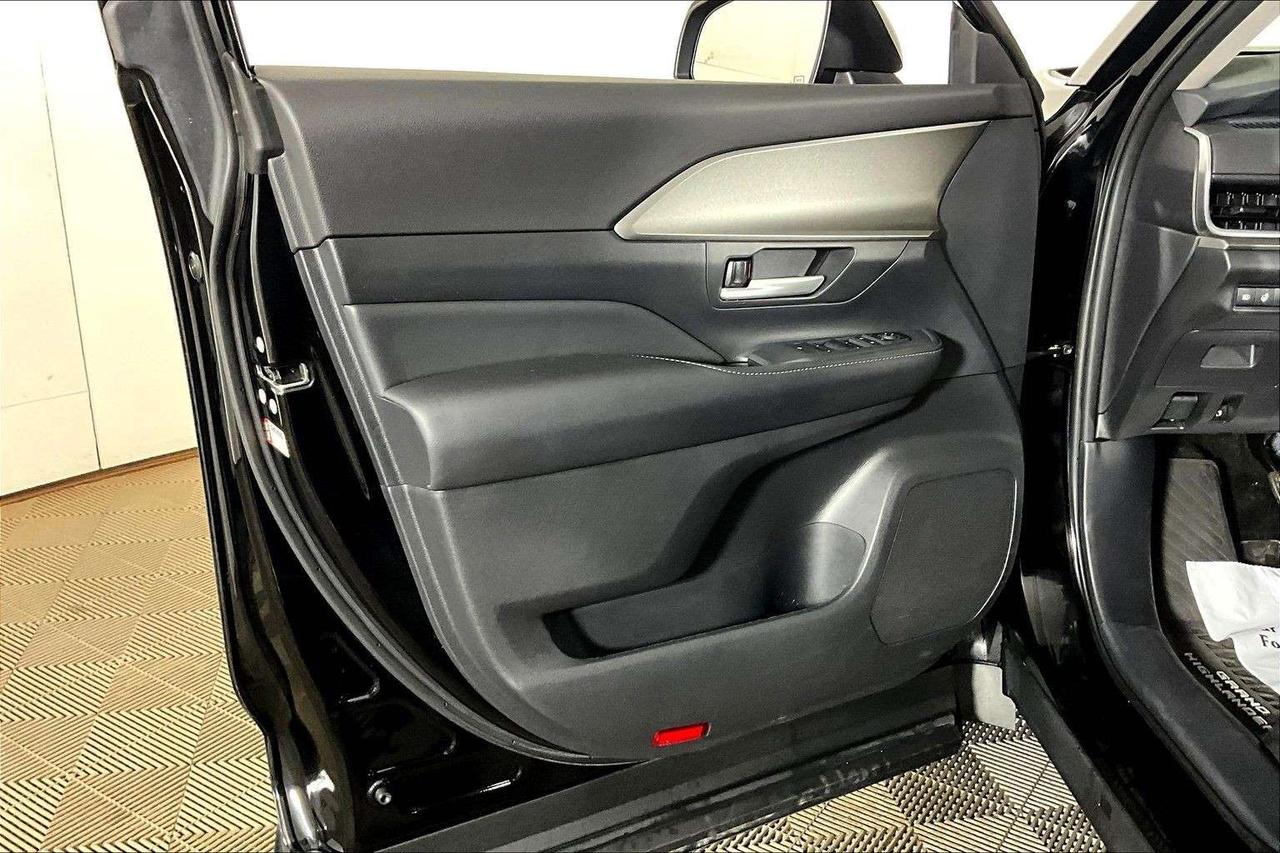 2025 Toyota Grand Highlander Hybrid XLE AWD Photo