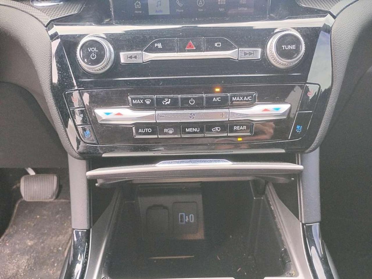 2022 Ford Explorer ST Photo