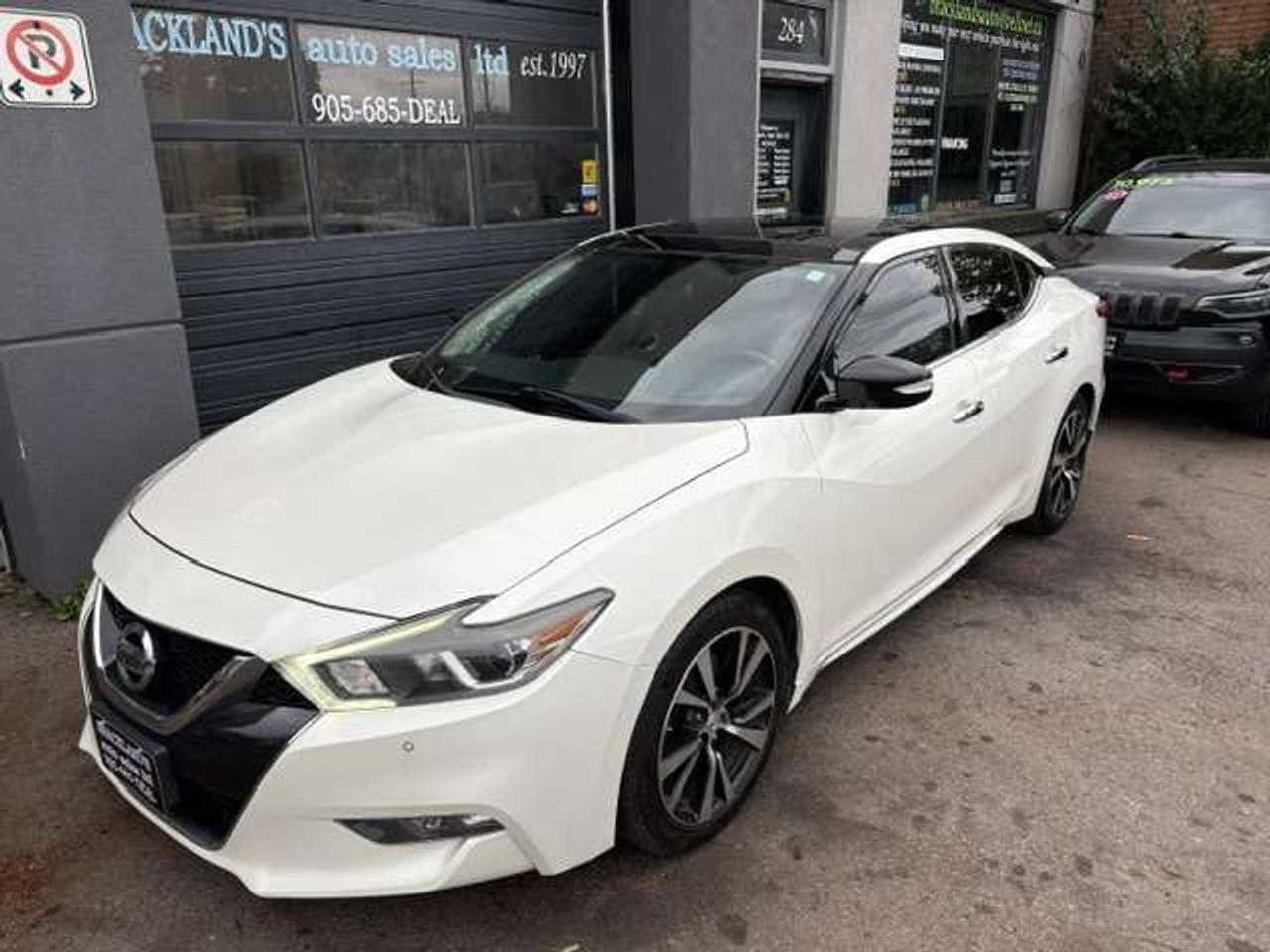 2018 Nissan Maxima SL, PANO ROOF, LEATHER, CARFAX CLEAN!! Photo