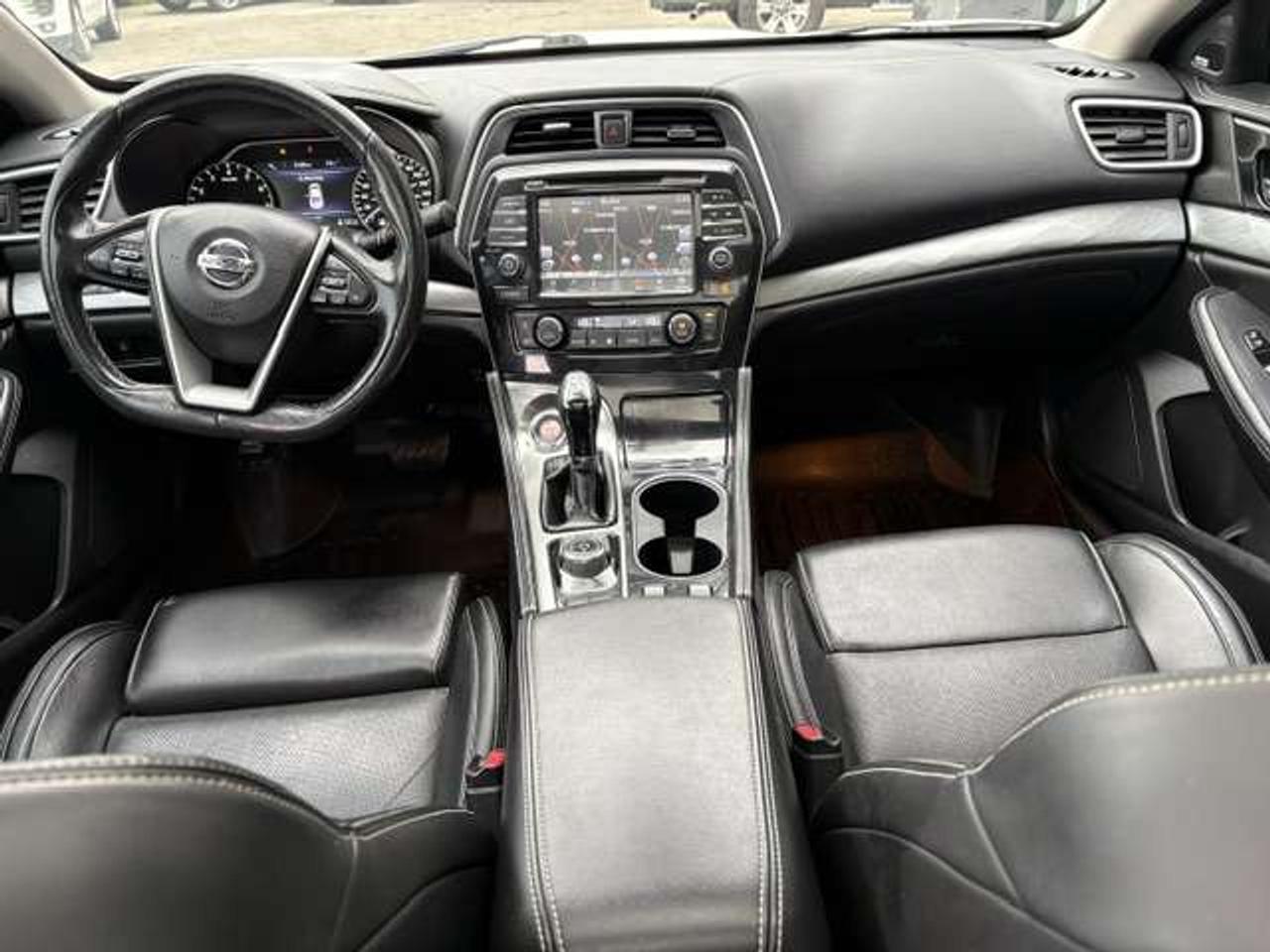 2018 Nissan Maxima SL, PANO ROOF, LEATHER, CARFAX CLEAN!! Photo