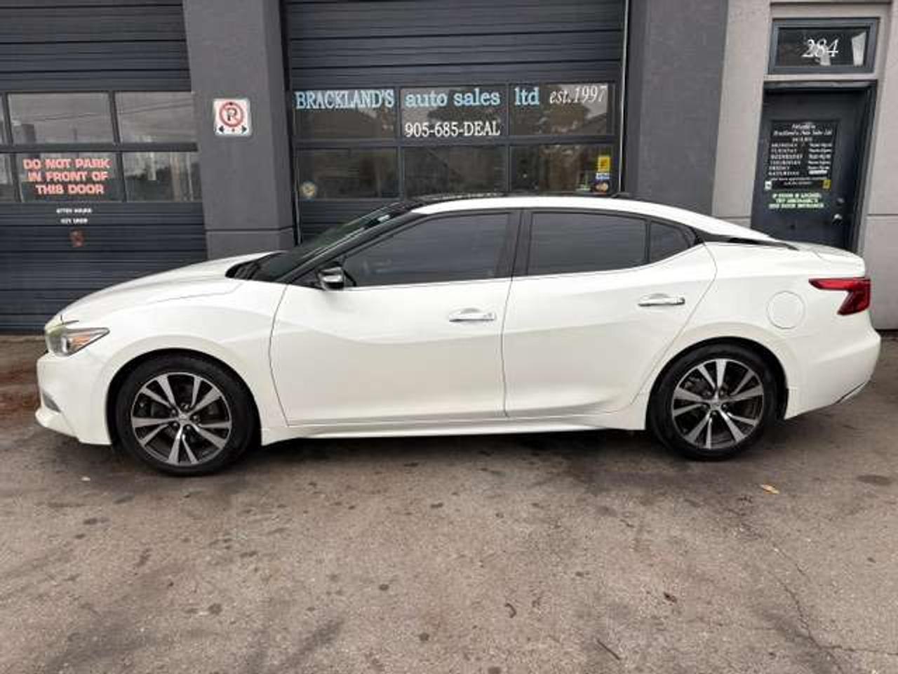 2018 Nissan Maxima SL, PANO ROOF, LEATHER, CARFAX CLEAN!! Photo