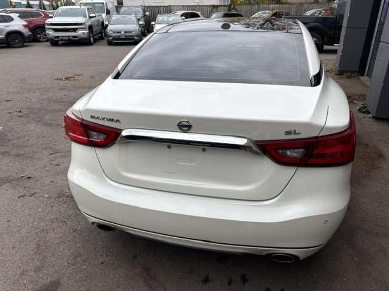 2018 Nissan Maxima SL, PANO ROOF, LEATHER, CARFAX CLEAN!! Photo