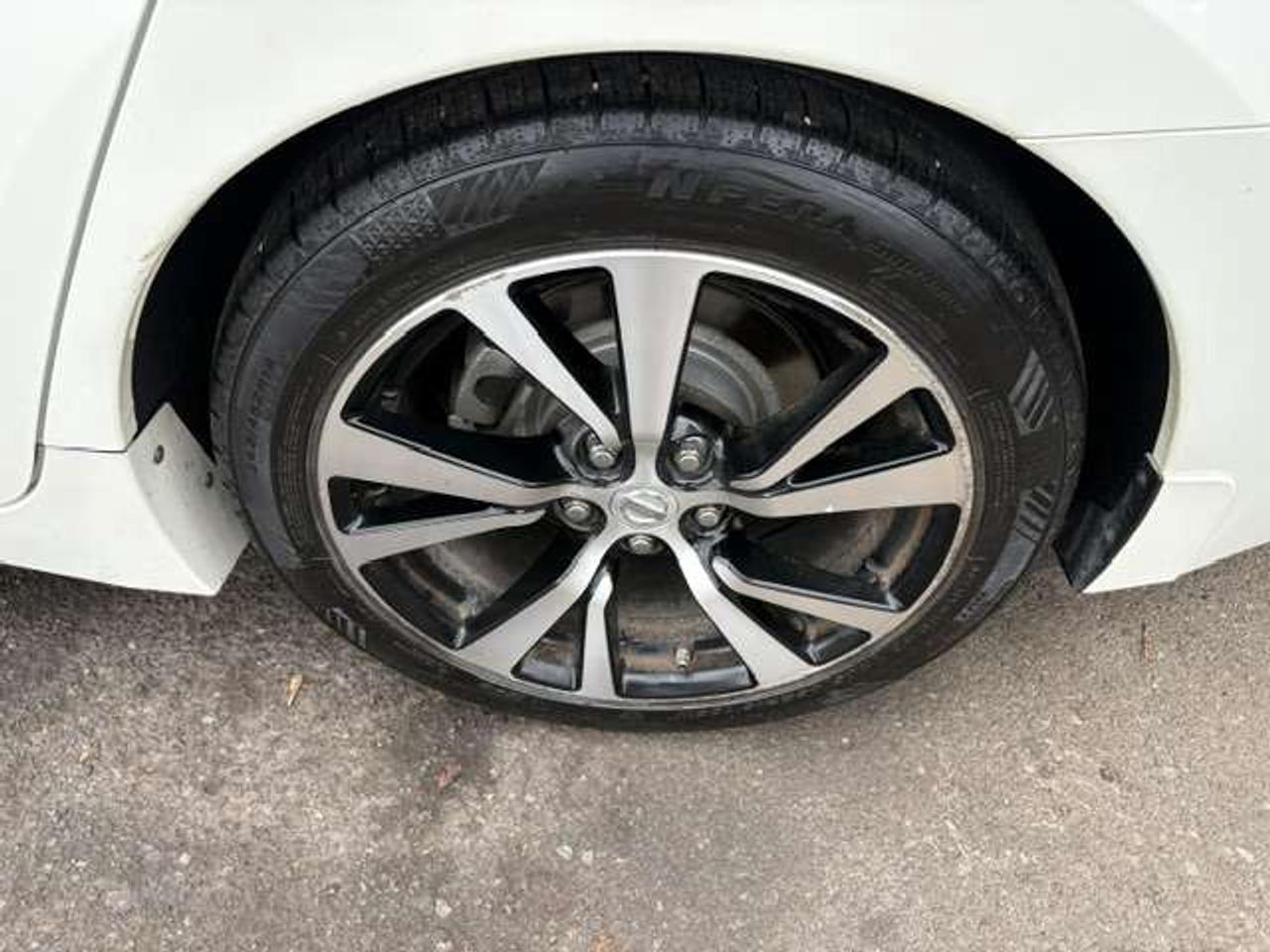 2018 Nissan Maxima SL, PANO ROOF, LEATHER, CARFAX CLEAN!! Photo