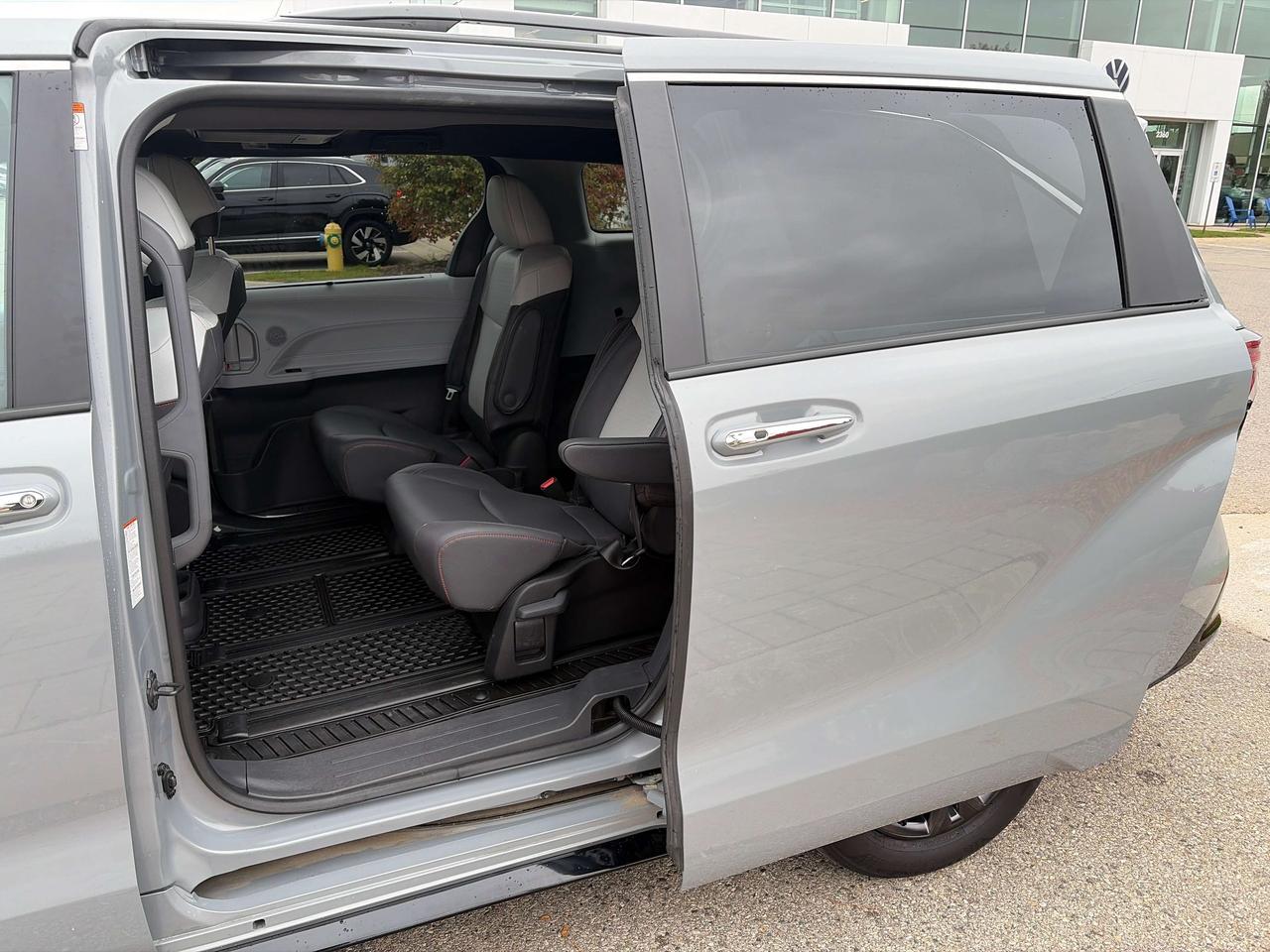 2024 Toyota Sienna XSE Photo