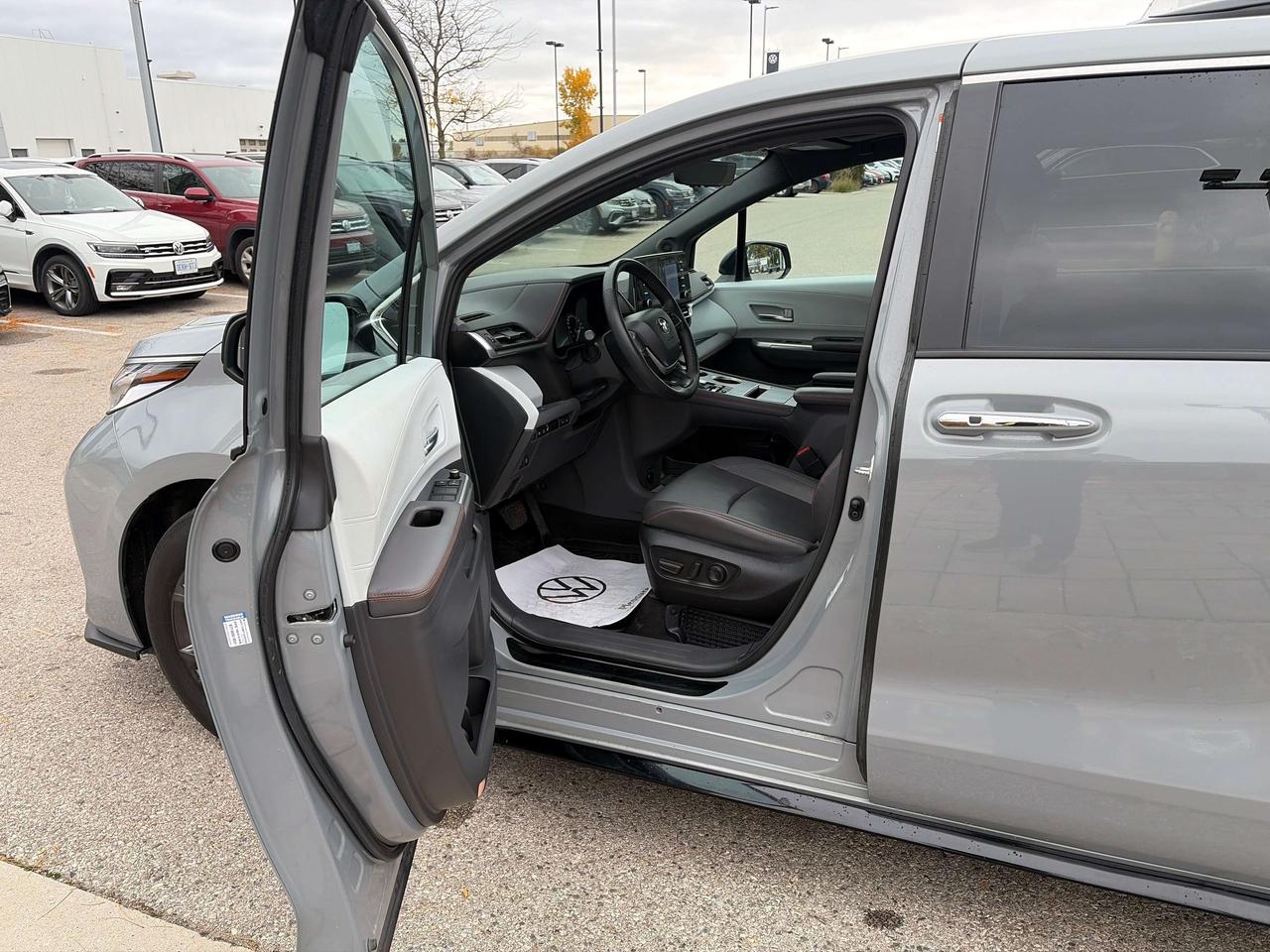 2024 Toyota Sienna XSE Photo
