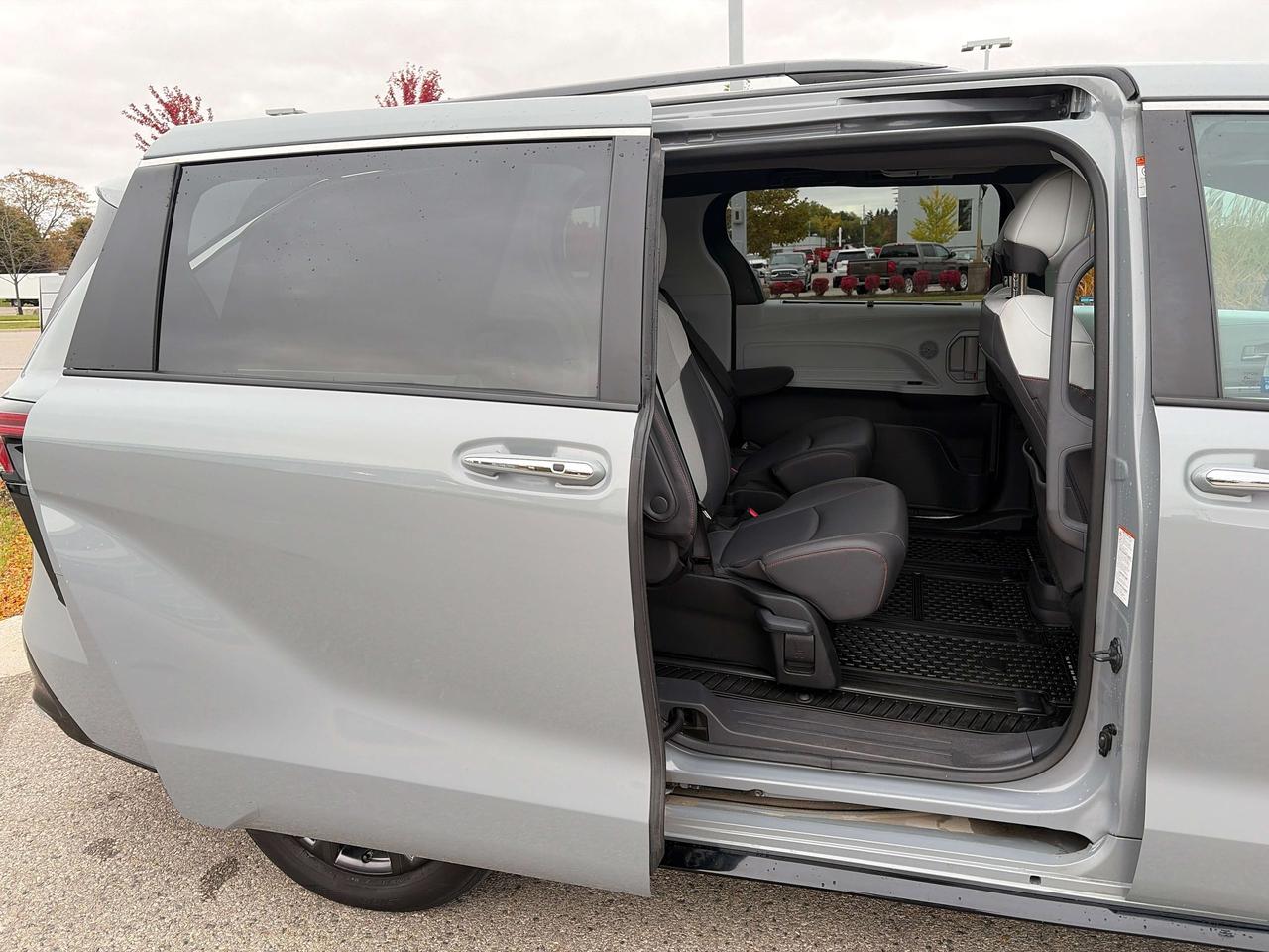 2024 Toyota Sienna XSE Photo