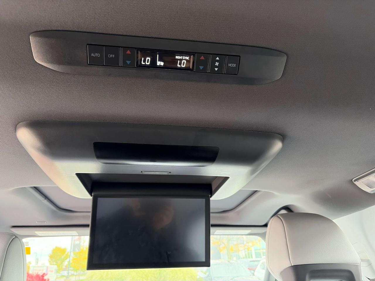 2024 Toyota Sienna XSE Photo