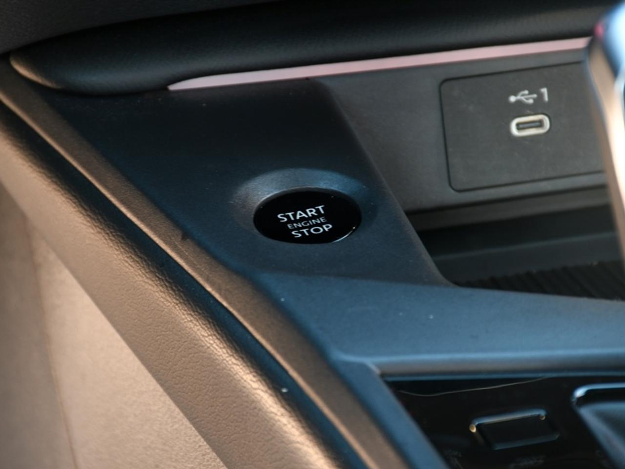 2026 Nissan Sentra SR   Heated Seats & Steering   Sunroof   CarPlay   Android Auto   Remote Start   Back up Cam Photo
