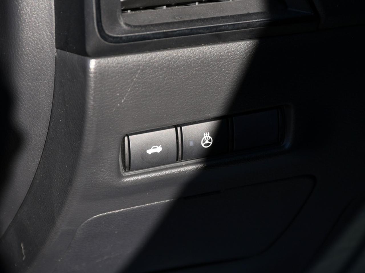 2026 Nissan Sentra SR   Heated Seats & Steering   Sunroof   CarPlay   Android Auto   Remote Start   Back up Cam Photo