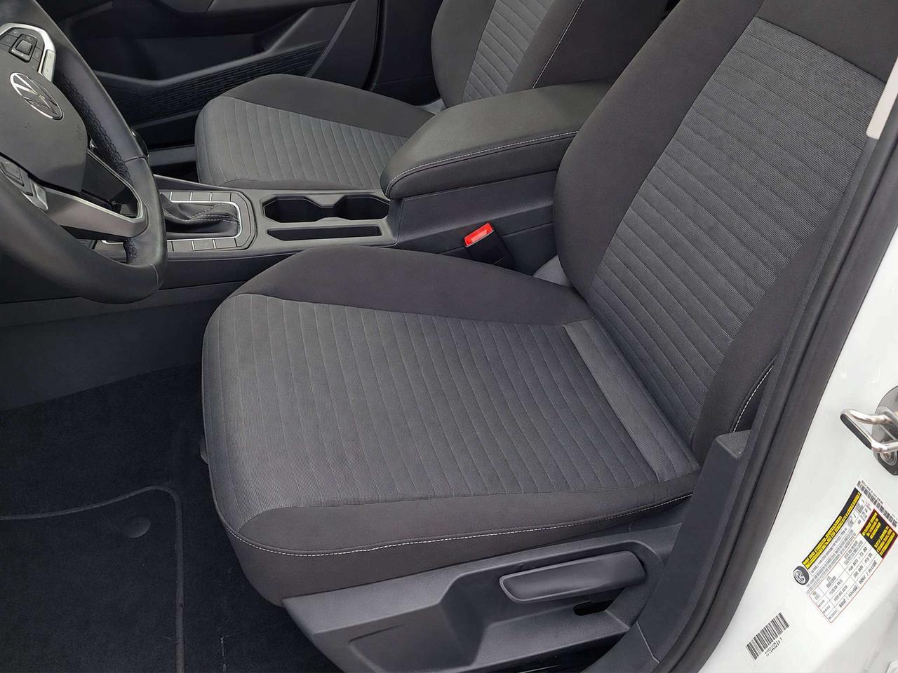 2025 Volkswagen Jetta TRENDLINE, HTD. SEATS, A/C, APPLE/ANDROID, 54K! Photo