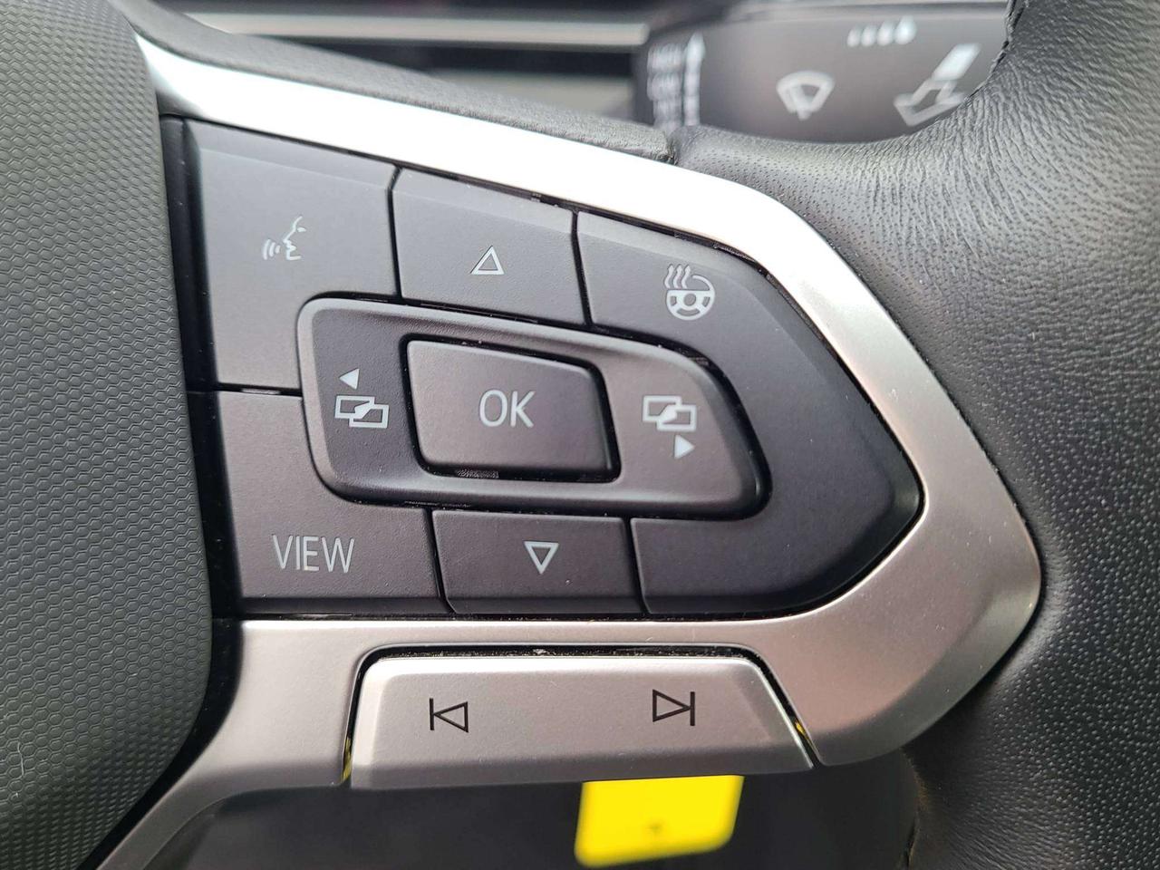 2025 Volkswagen Jetta TRENDLINE, HTD. SEATS, A/C, APPLE/ANDROID, 54K! Photo