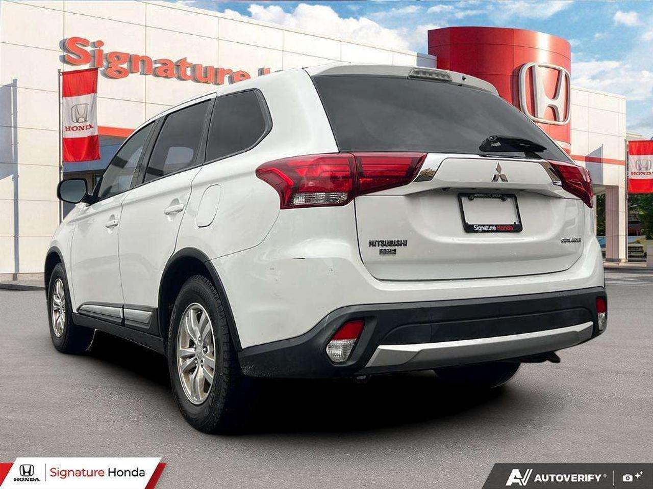 2018 Mitsubishi Outlander ES Photo