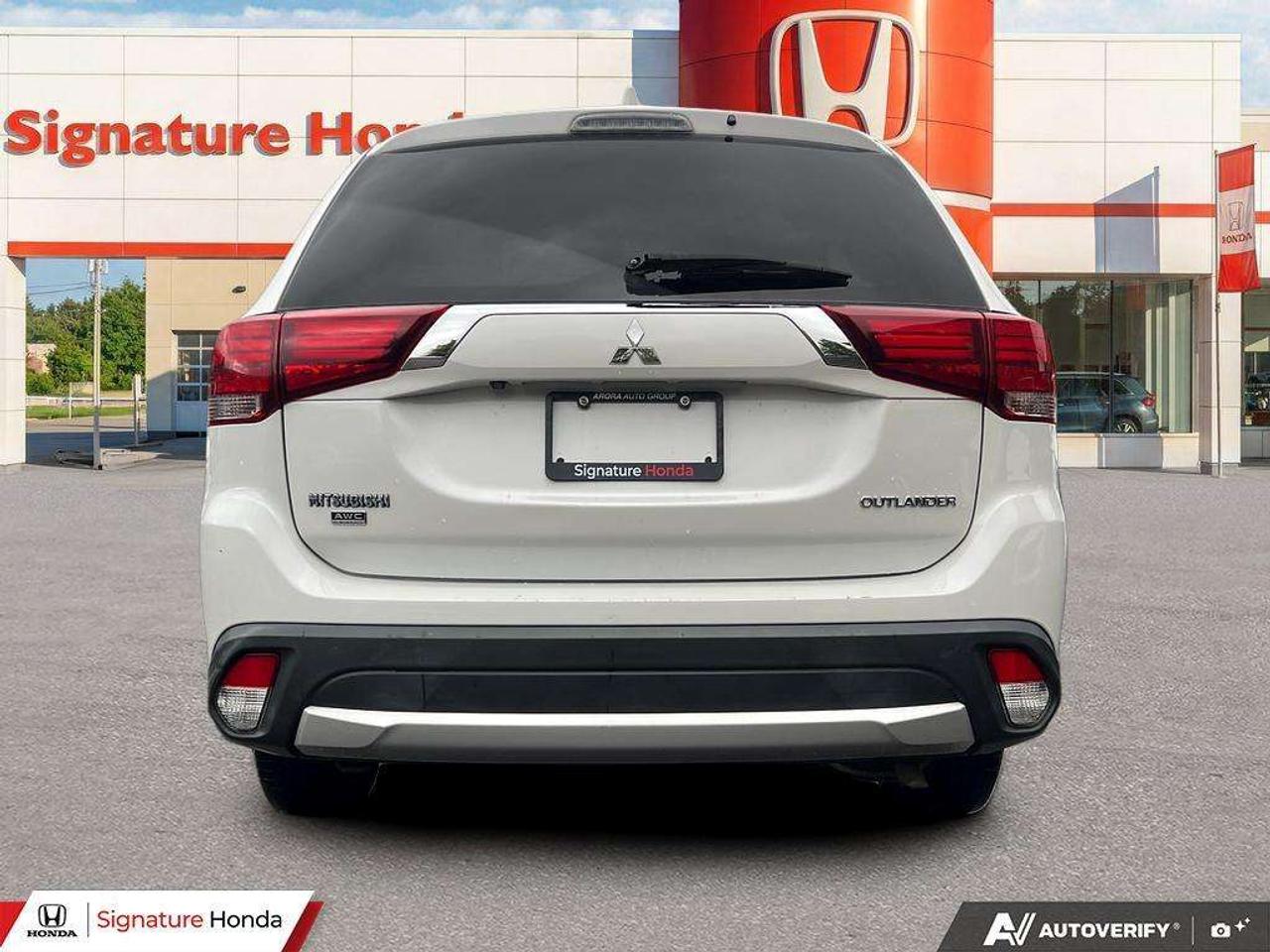 2018 Mitsubishi Outlander ES Photo
