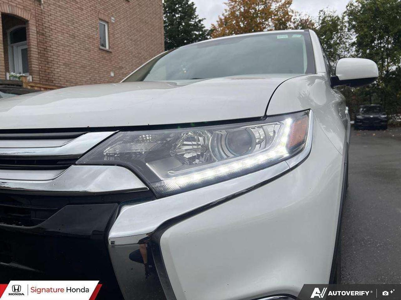 2018 Mitsubishi Outlander ES Photo