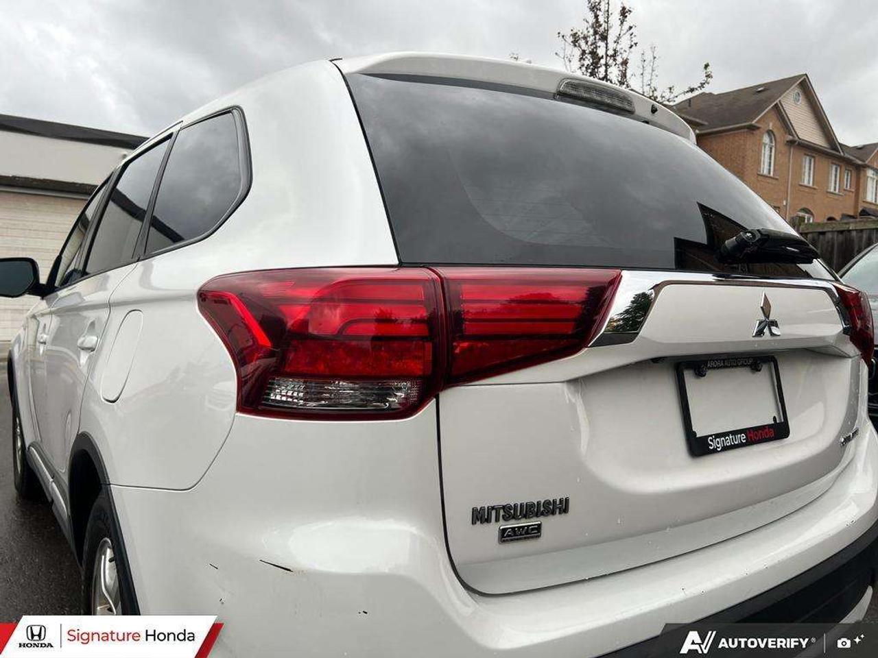 2018 Mitsubishi Outlander ES Photo