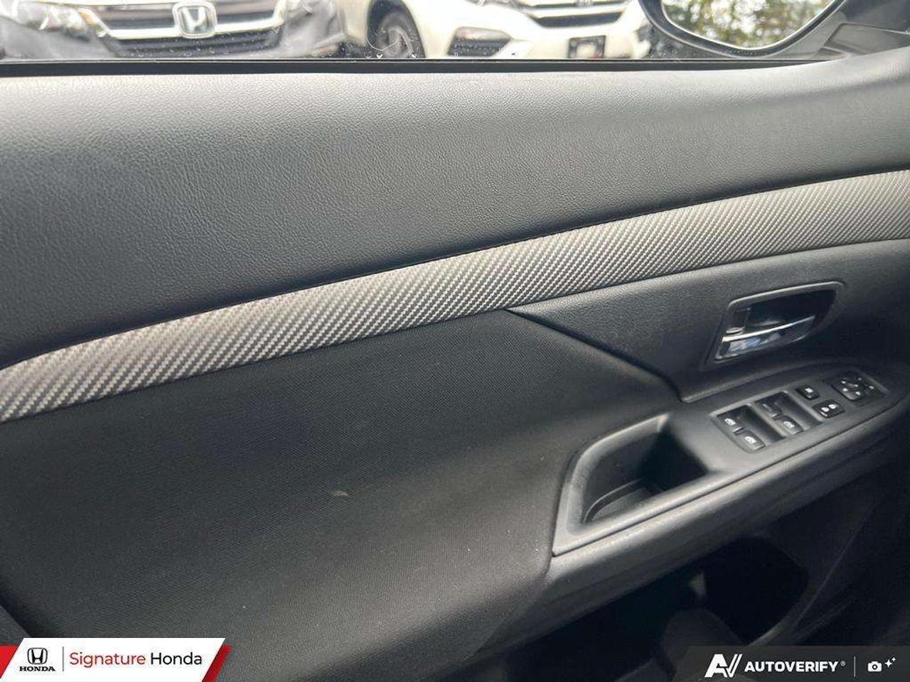 2018 Mitsubishi Outlander ES Photo