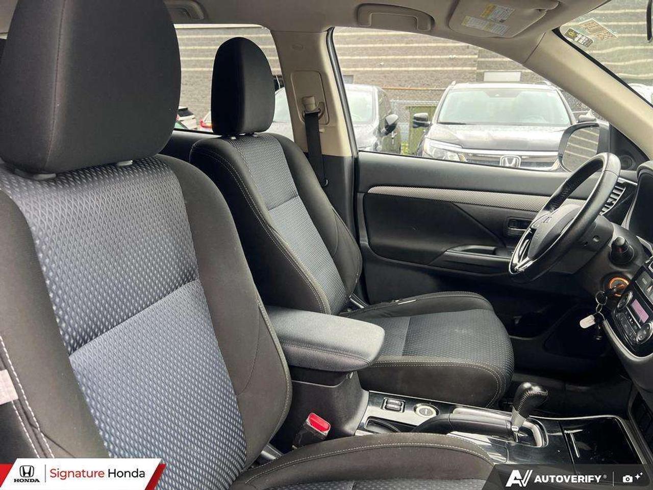2018 Mitsubishi Outlander ES Photo