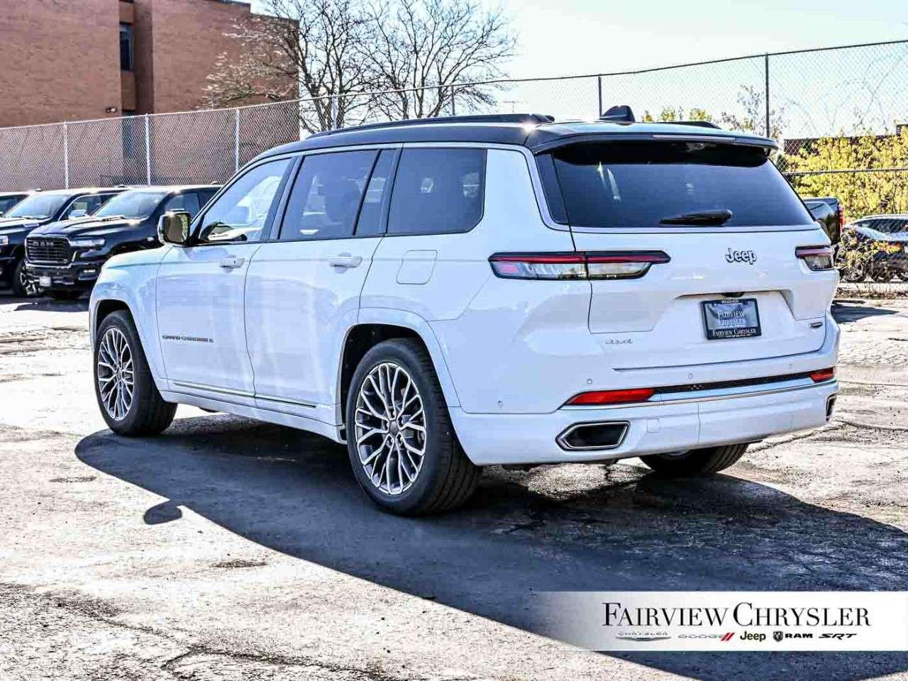 2025 Jeep Grand Cherokee Summit Reserve 4x4 RESERVE   PANO ROOF   LEATHER   HEADS UP DISPLAY   HANDS FREE DRIVE ASSIST   LUX GROUP Photo3