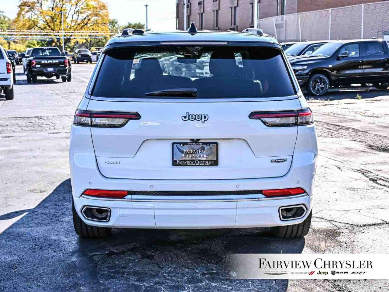 2025 Jeep Grand Cherokee Summit Reserve 4x4 RESERVE   PANO ROOF   LEATHER   HEADS UP DISPLAY   HANDS FREE DRIVE ASSIST   LUX GROUP Photo