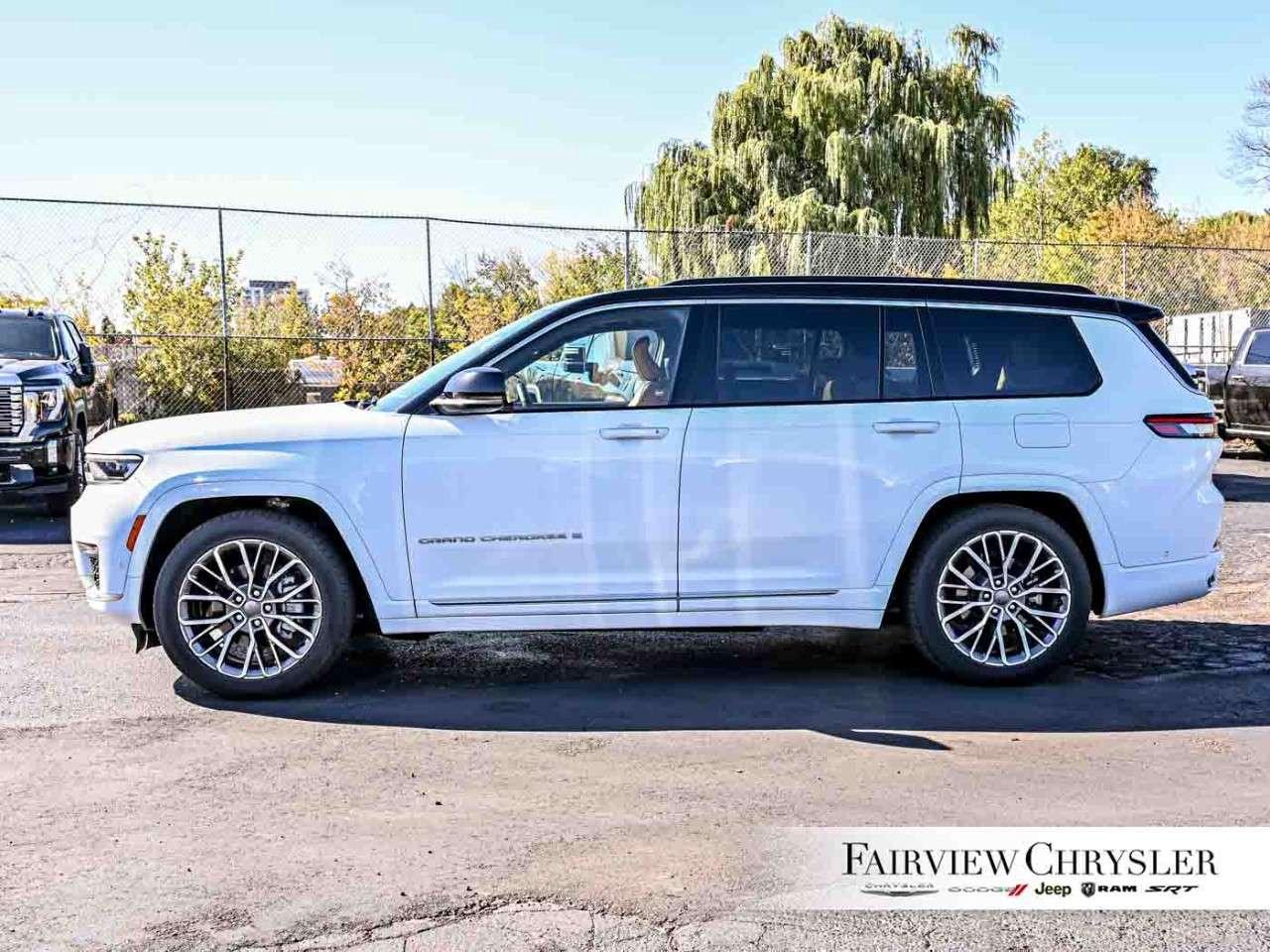 2025 Jeep Grand Cherokee Summit Reserve 4x4 RESERVE   PANO ROOF   LEATHER   HEADS UP DISPLAY   HANDS FREE DRIVE ASSIST   LUX GROUP Photo2
