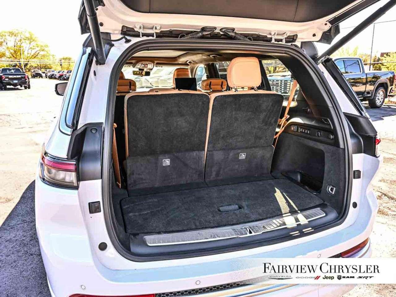 2025 Jeep Grand Cherokee Summit Reserve 4x4 RESERVE   PANO ROOF   LEATHER   HEADS UP DISPLAY   HANDS FREE DRIVE ASSIST   LUX GROUP Photo