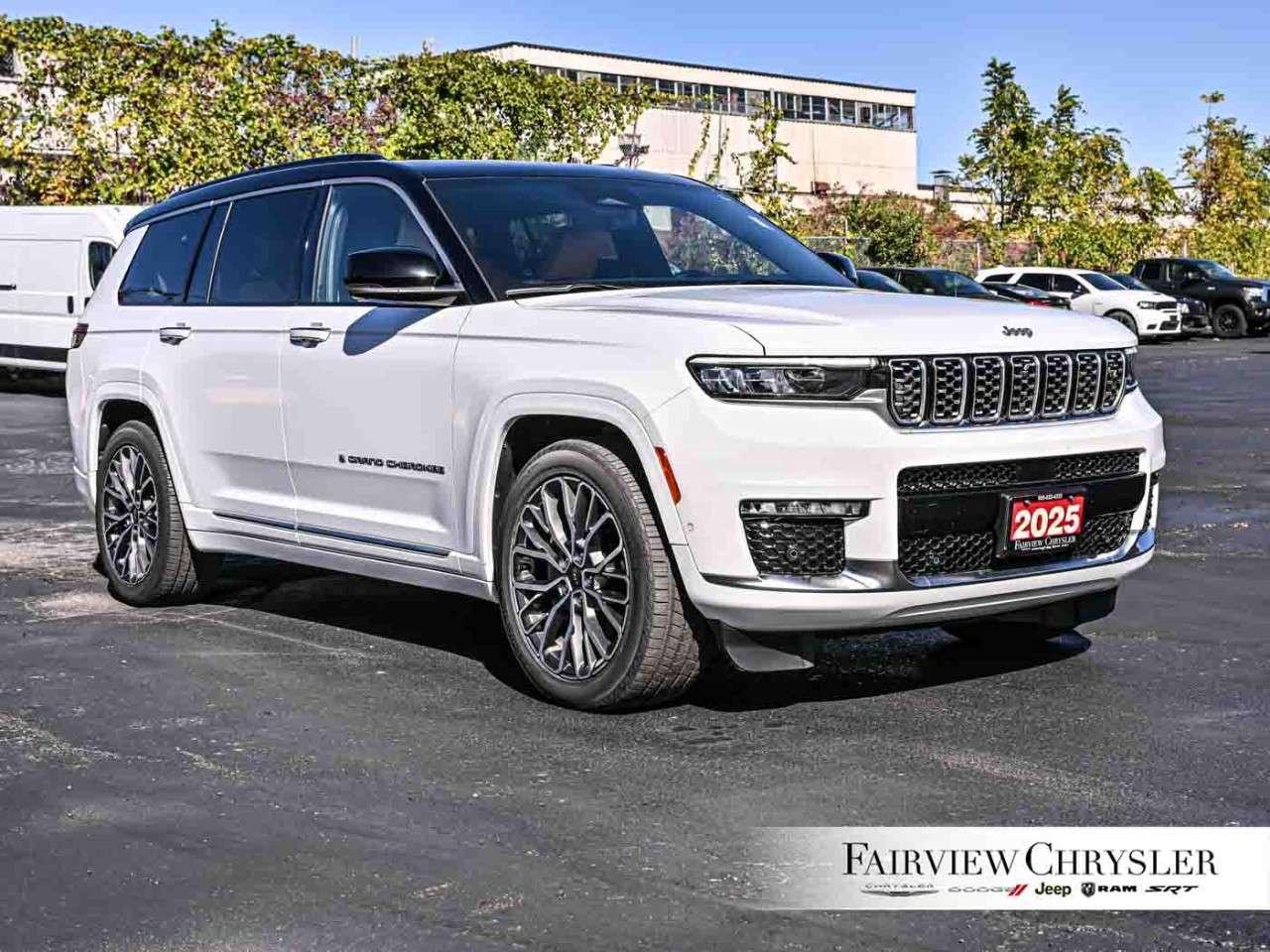2025 Jeep Grand Cherokee Summit Reserve 4x4 RESERVE   PANO ROOF   LEATHER   HEADS UP DISPLAY   HANDS FREE DRIVE ASSIST   LUX GROUP Photo