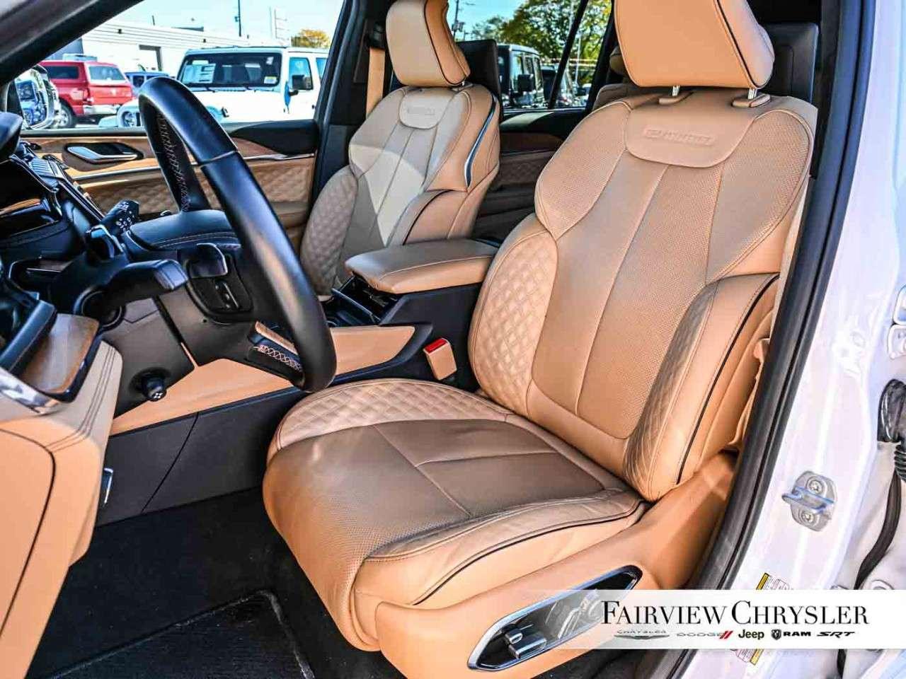 2025 Jeep Grand Cherokee Summit Reserve 4x4 RESERVE   PANO ROOF   LEATHER   HEADS UP DISPLAY   HANDS FREE DRIVE ASSIST   LUX GROUP Photo