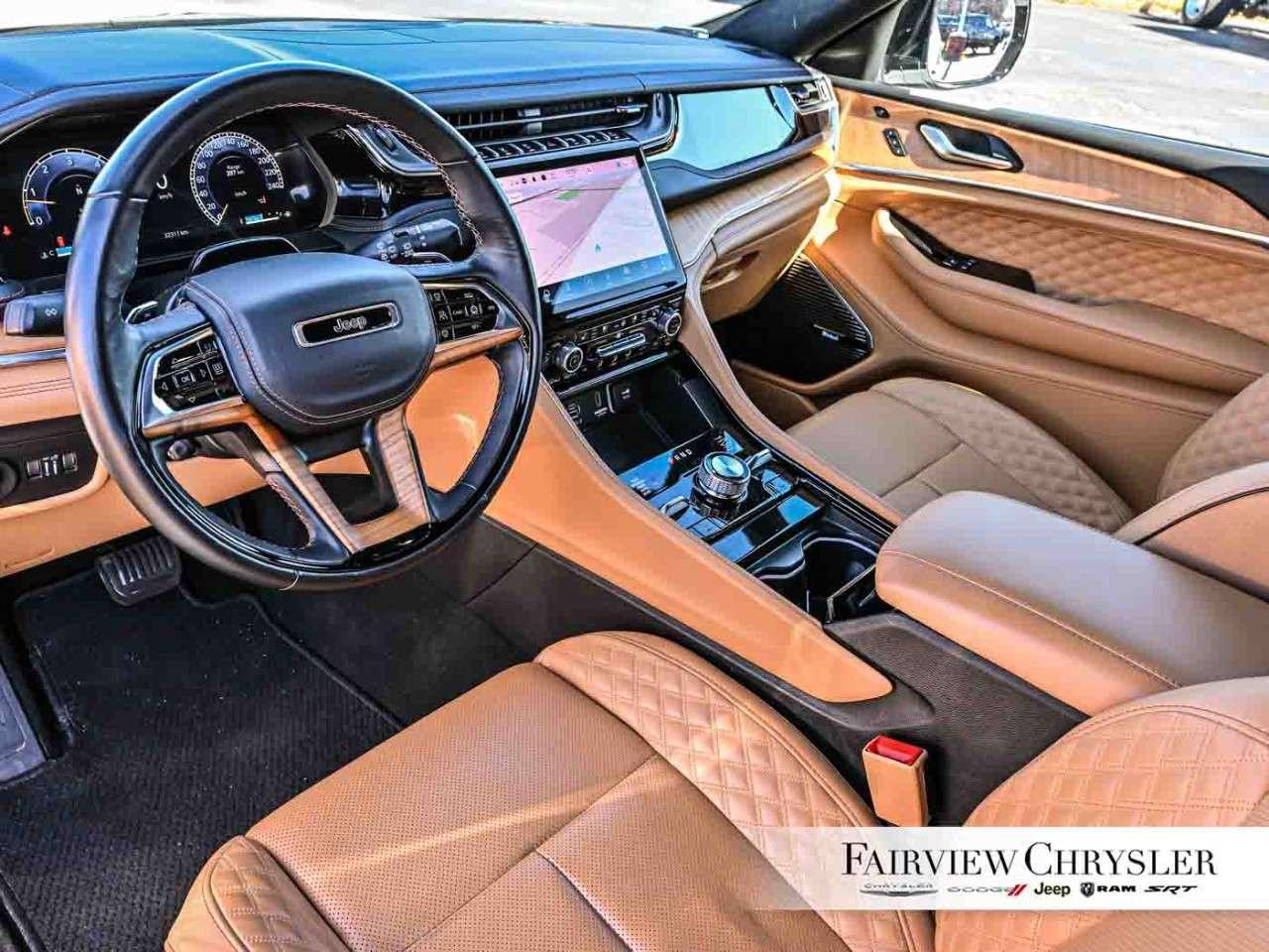 2025 Jeep Grand Cherokee Summit Reserve 4x4 RESERVE   PANO ROOF   LEATHER   HEADS UP DISPLAY   HANDS FREE DRIVE ASSIST   LUX GROUP Photo