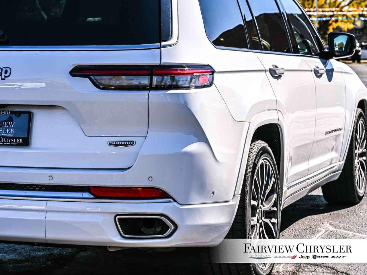 2025 Jeep Grand Cherokee Summit Reserve 4x4 RESERVE   PANO ROOF   LEATHER   HEADS UP DISPLAY   HANDS FREE DRIVE ASSIST   LUX GROUP Photo