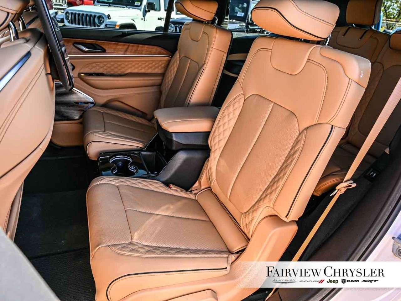 2025 Jeep Grand Cherokee Summit Reserve 4x4 RESERVE   PANO ROOF   LEATHER   HEADS UP DISPLAY   HANDS FREE DRIVE ASSIST   LUX GROUP Photo