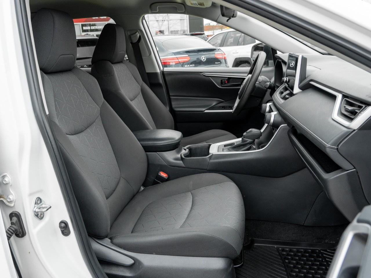 2023 Toyota RAV4 LE AWD Photo