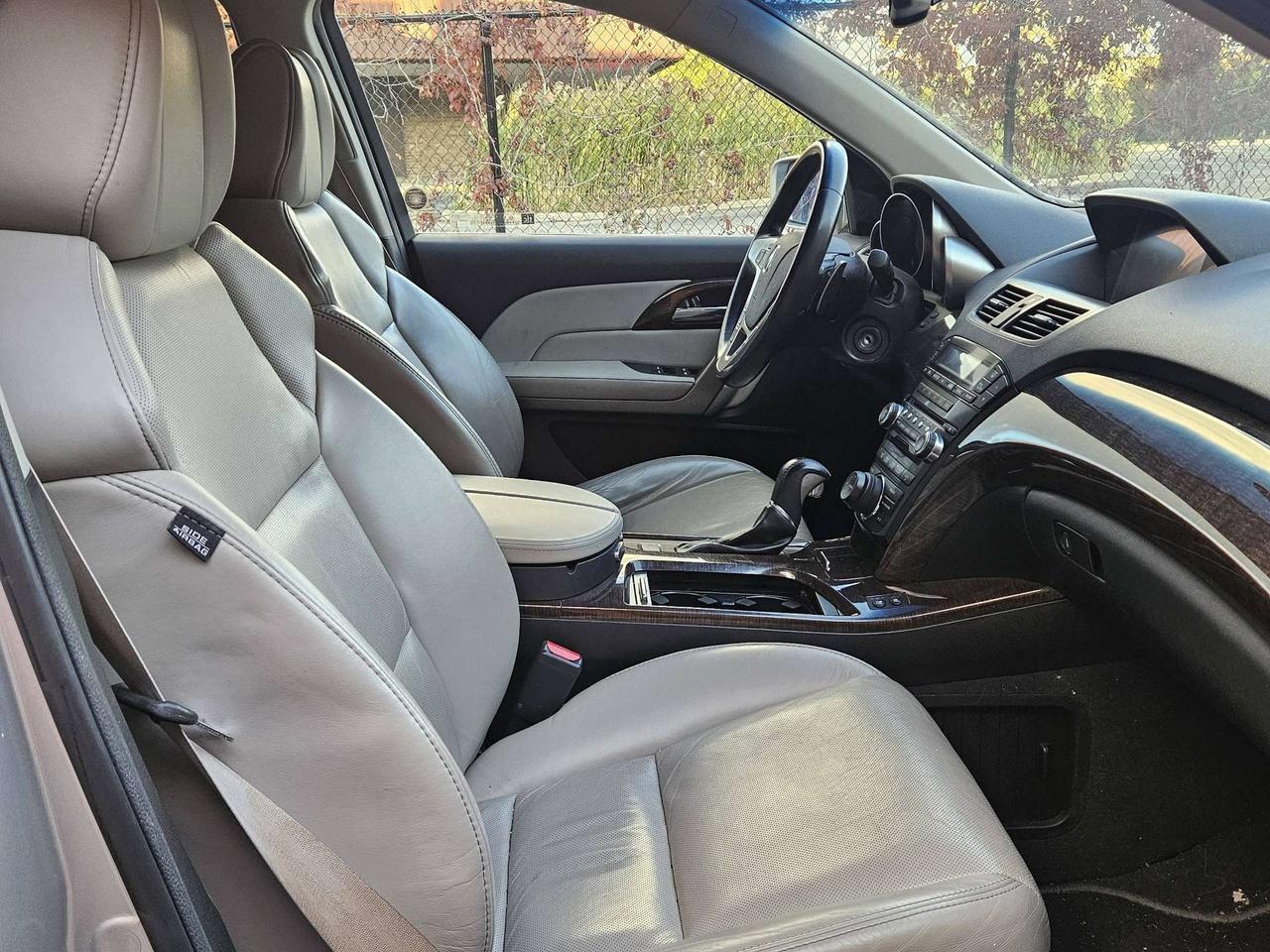 2011 Acura MDX AWD, Navi, Camera, Leather, Sunroof, 7 passenger Photo