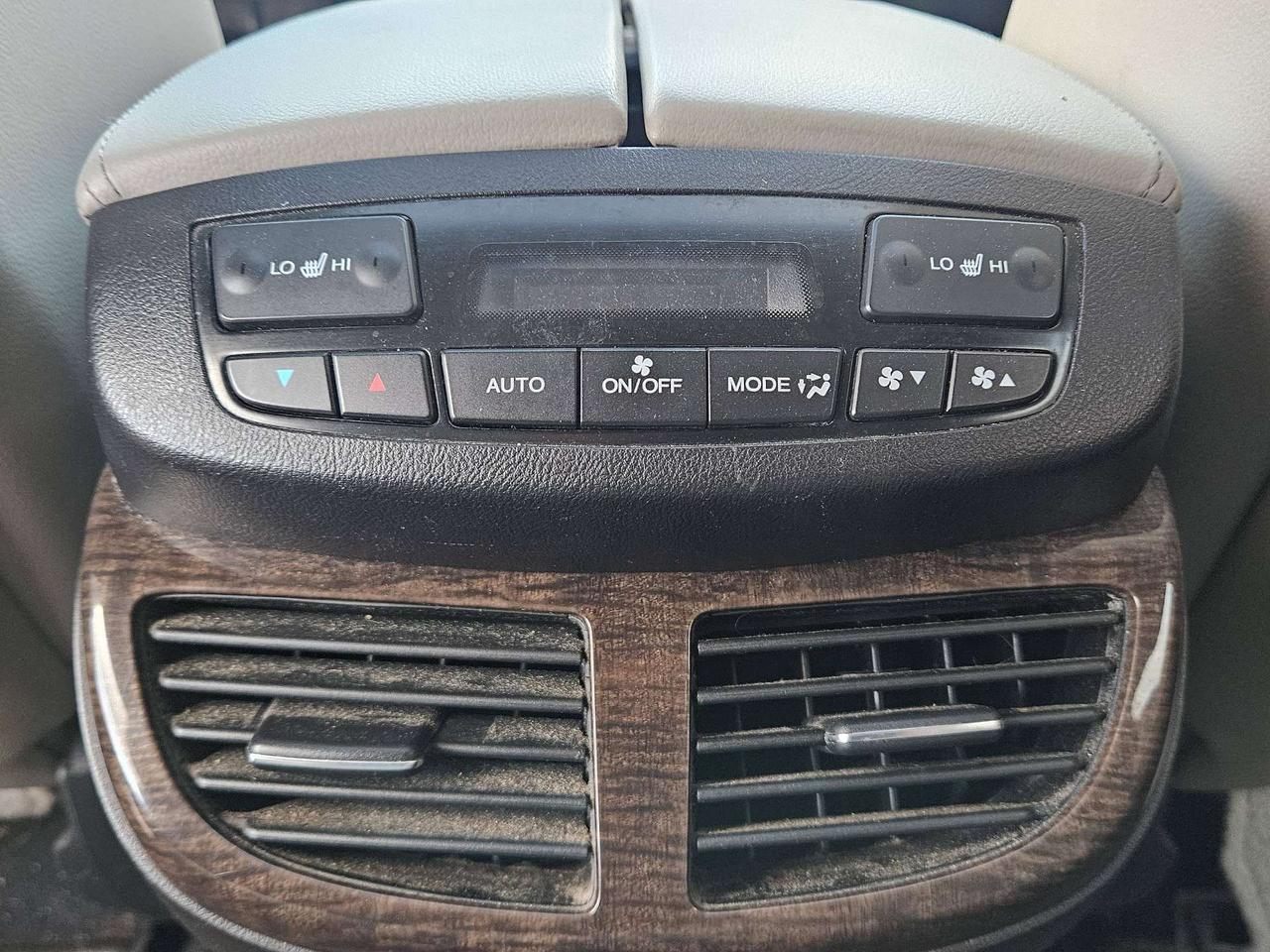 2011 Acura MDX AWD, Navi, Camera, Leather, Sunroof, 7 passenger Photo