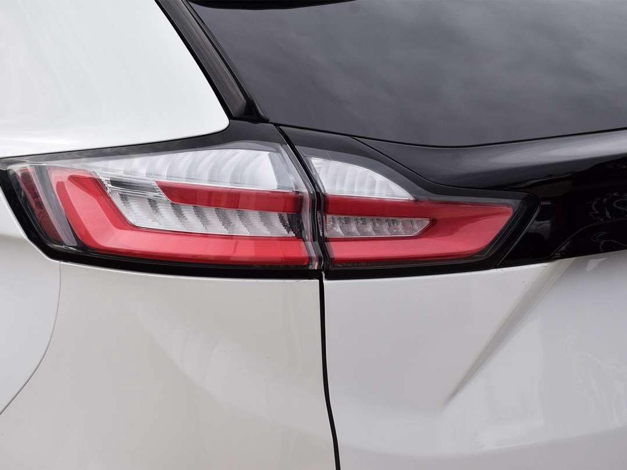 2022 Ford Edge SEL Photo