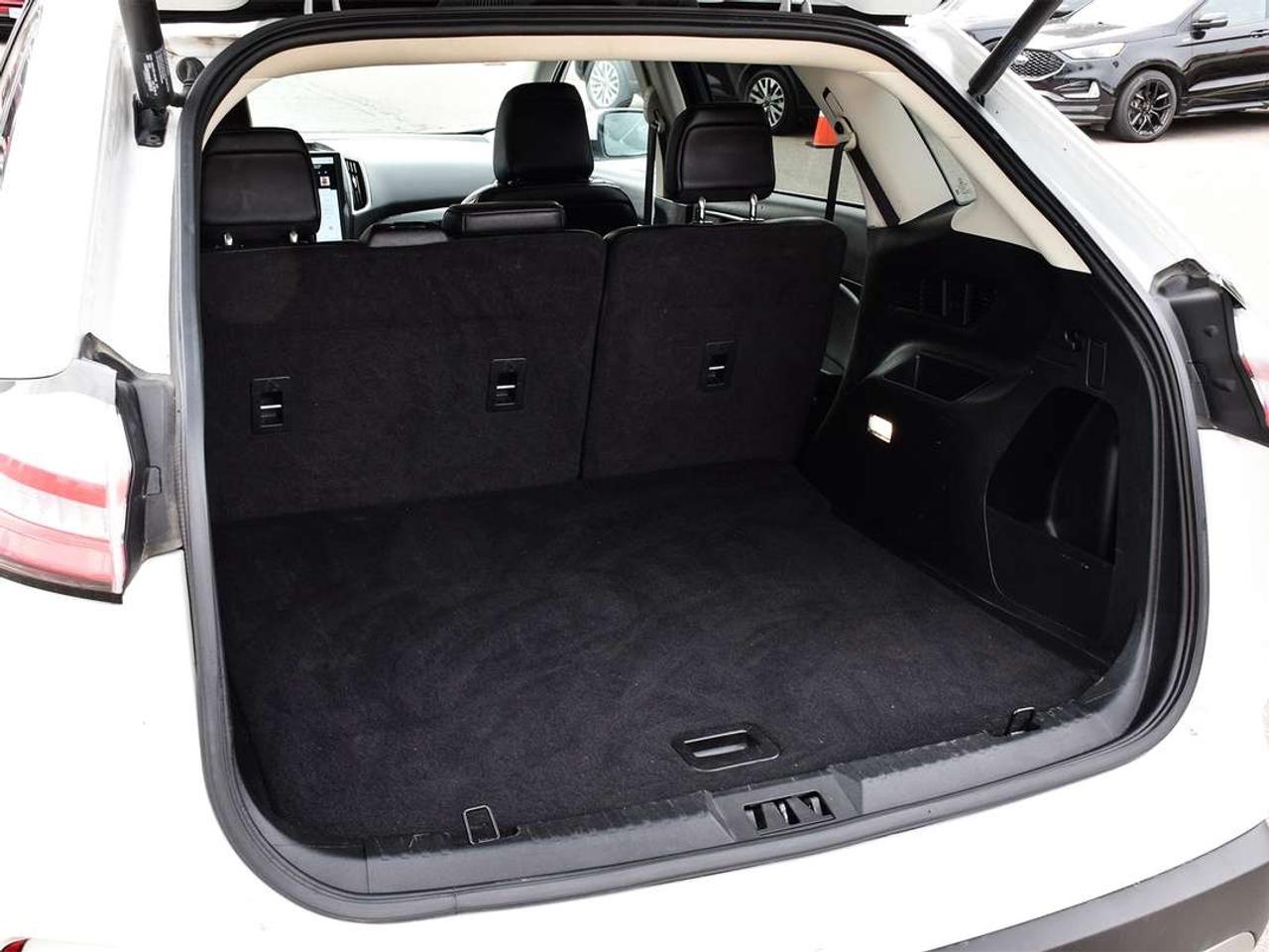 2022 Ford Edge SEL Photo