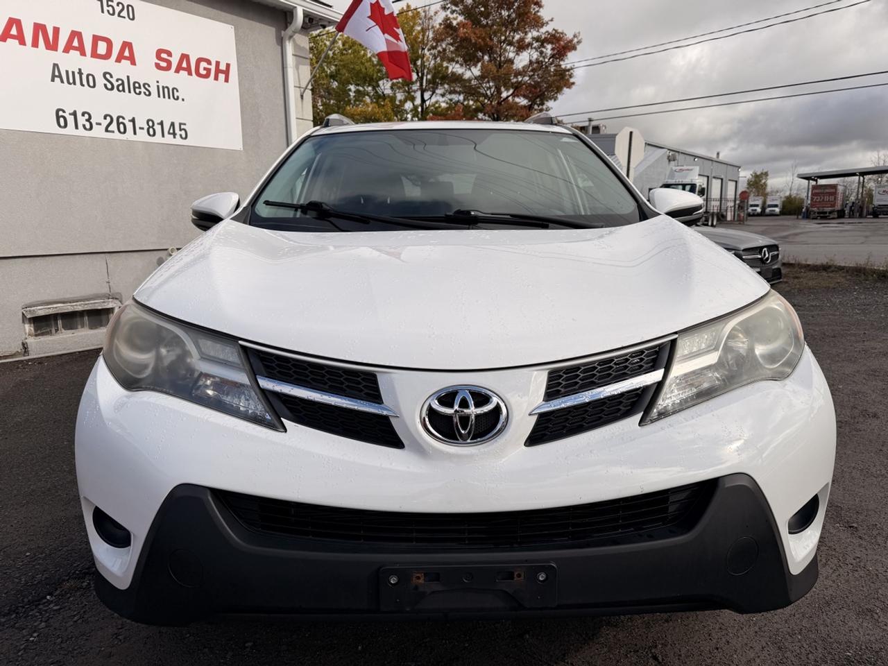 2014 Toyota RAV4 LE Photo1