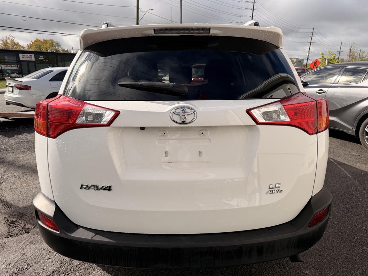 2014 Toyota RAV4 LE Photo4
