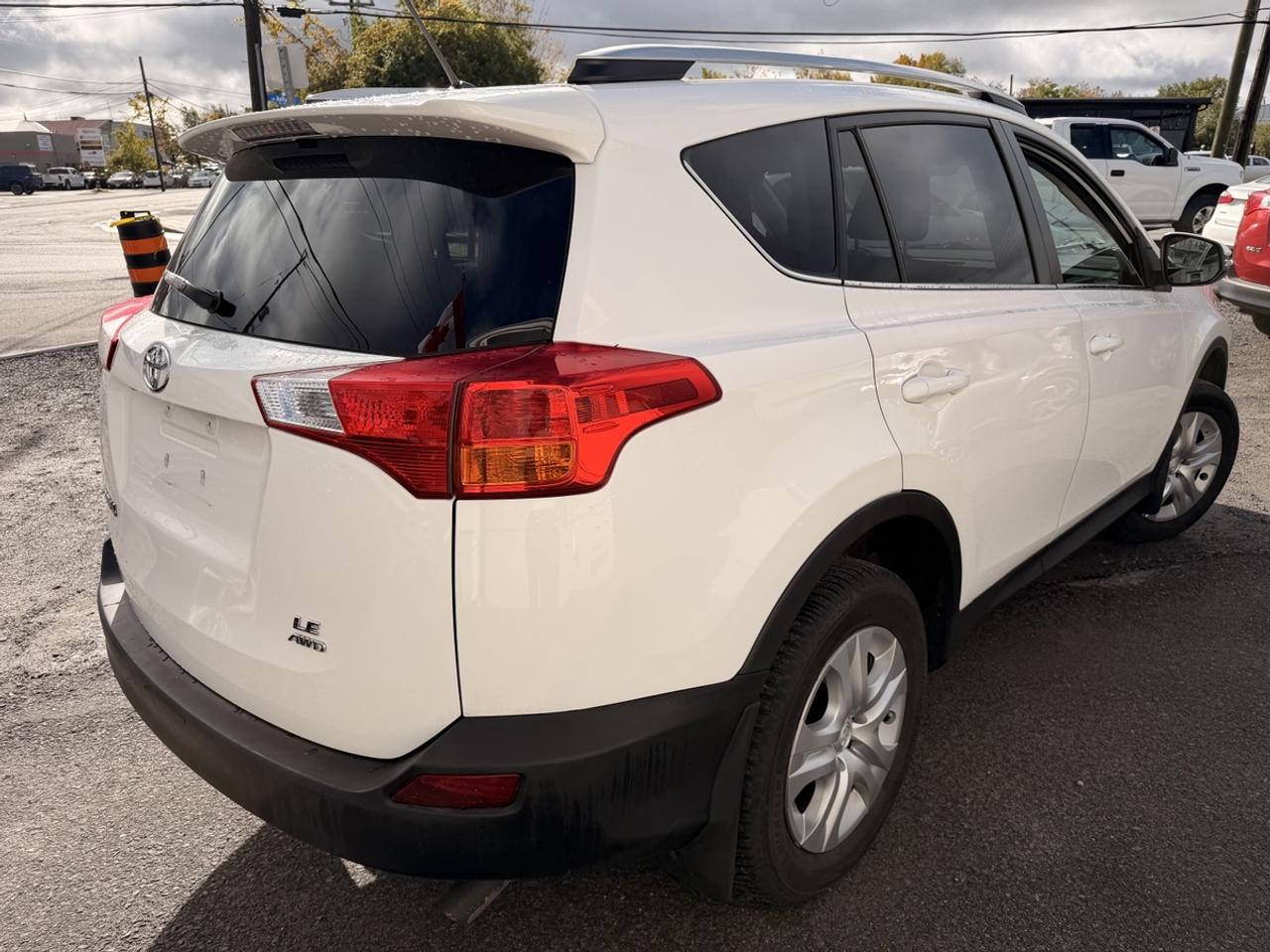 2014 Toyota RAV4 LE Photo3