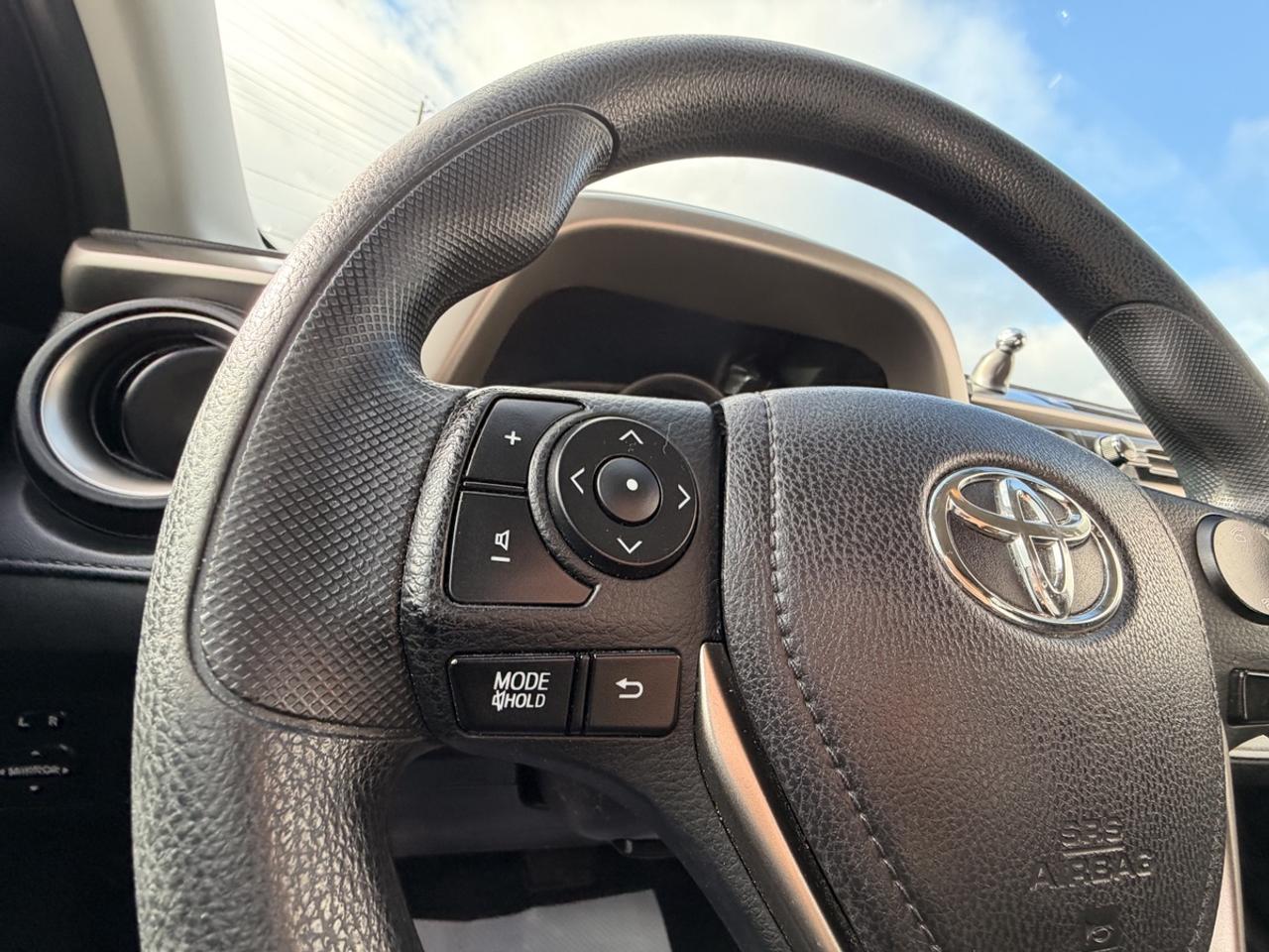 2014 Toyota RAV4 LE Photo