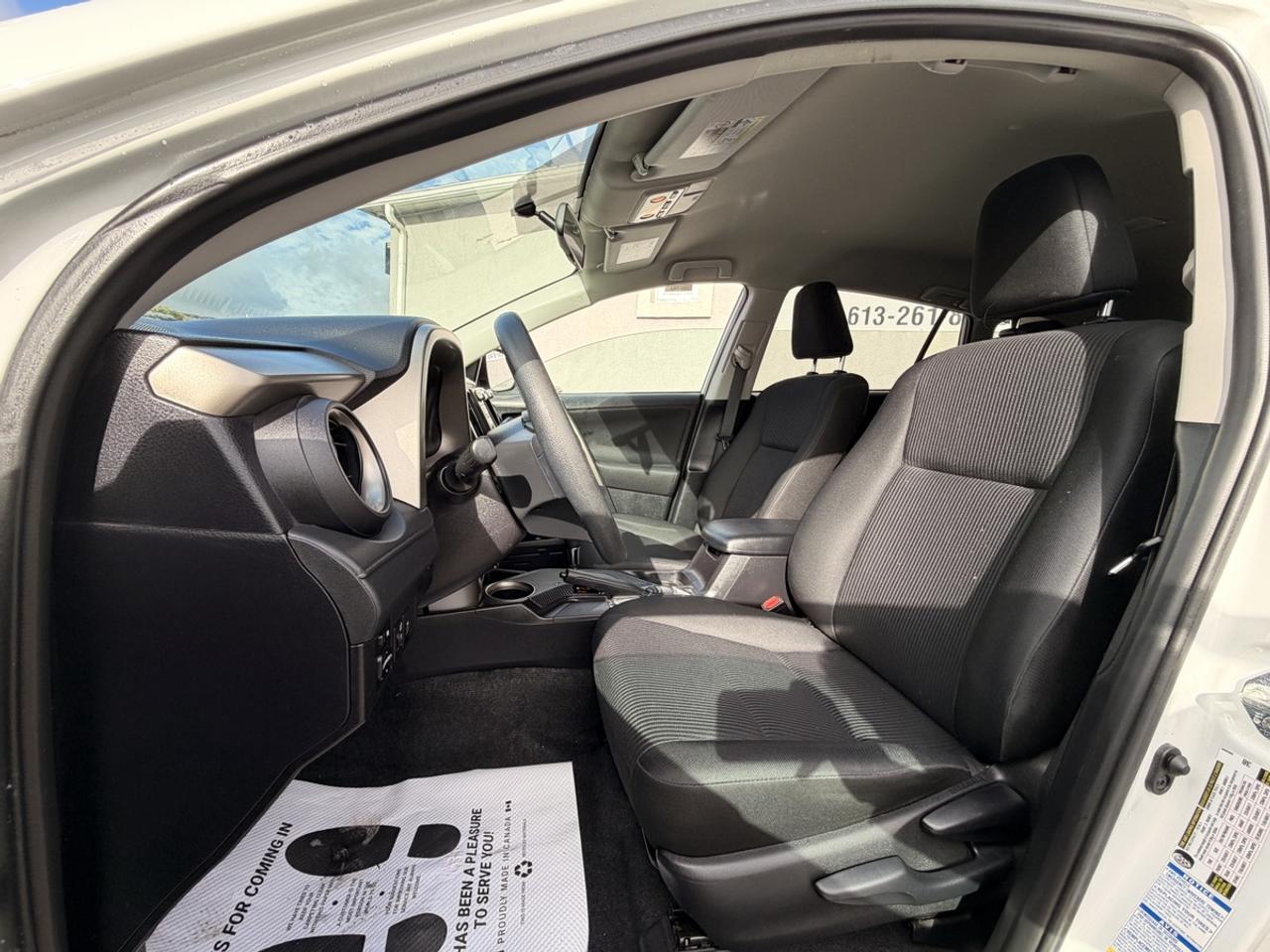 2014 Toyota RAV4 LE Photo