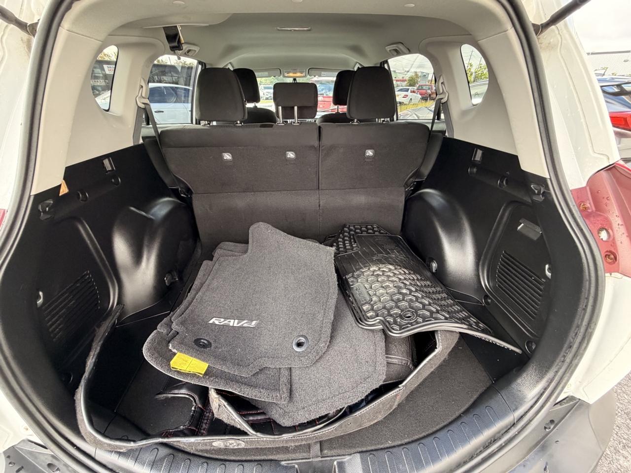 2014 Toyota RAV4 LE Photo
