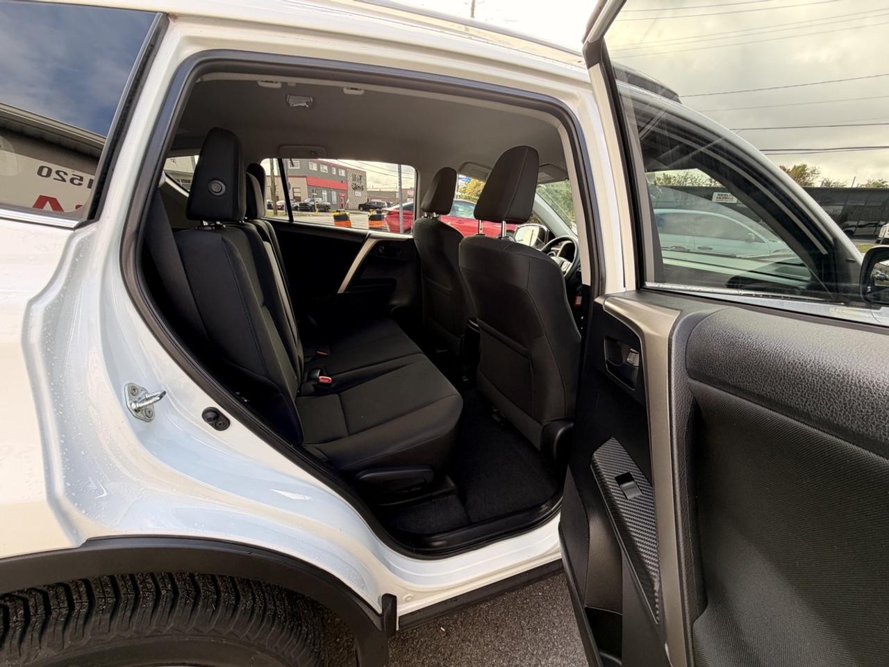 2014 Toyota RAV4 LE Photo