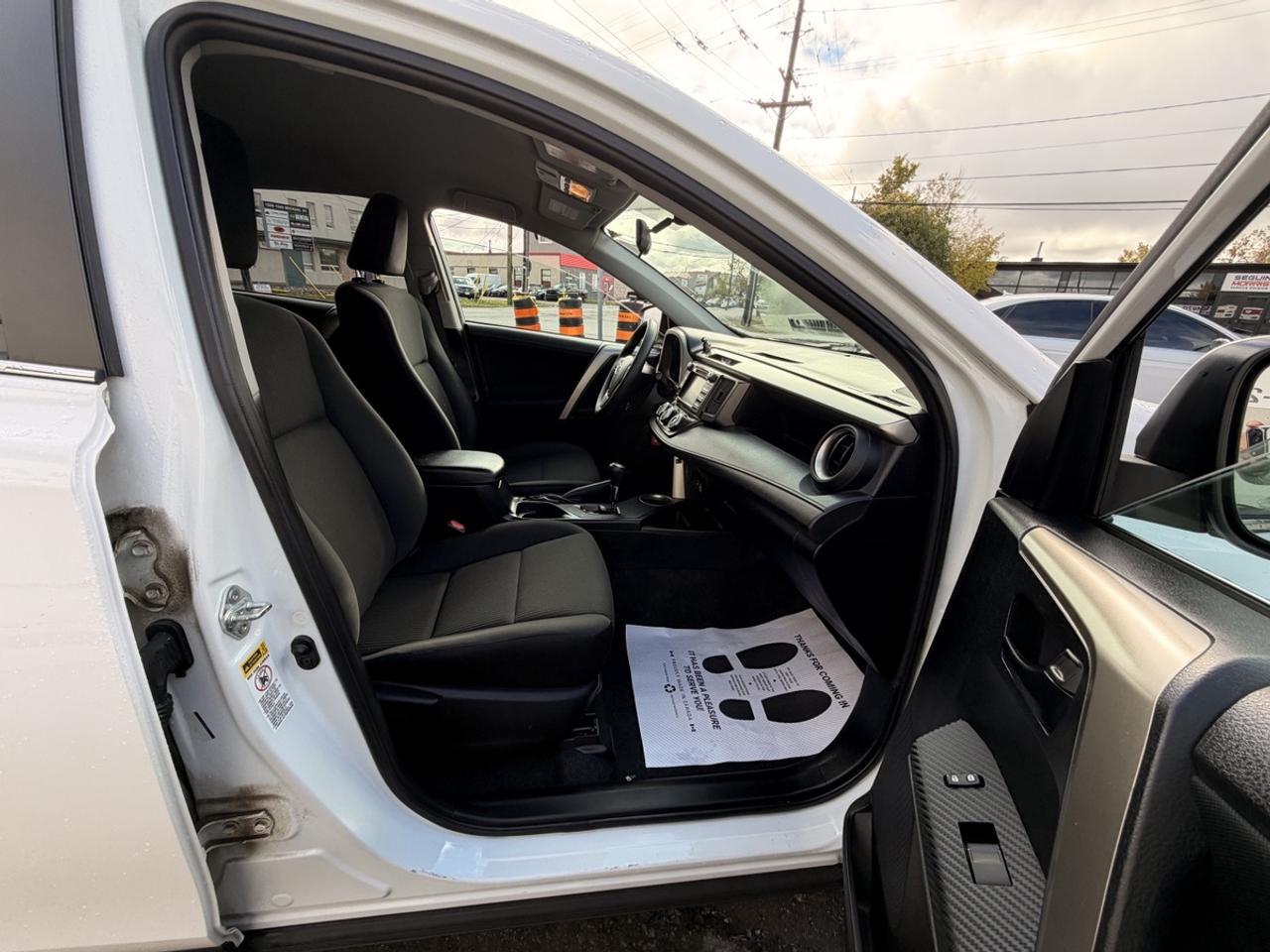 2014 Toyota RAV4 LE Photo