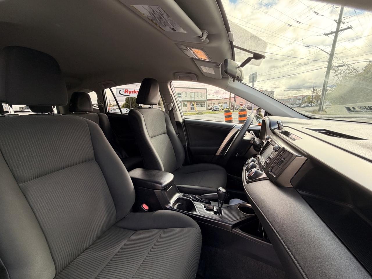 2014 Toyota RAV4 LE Photo