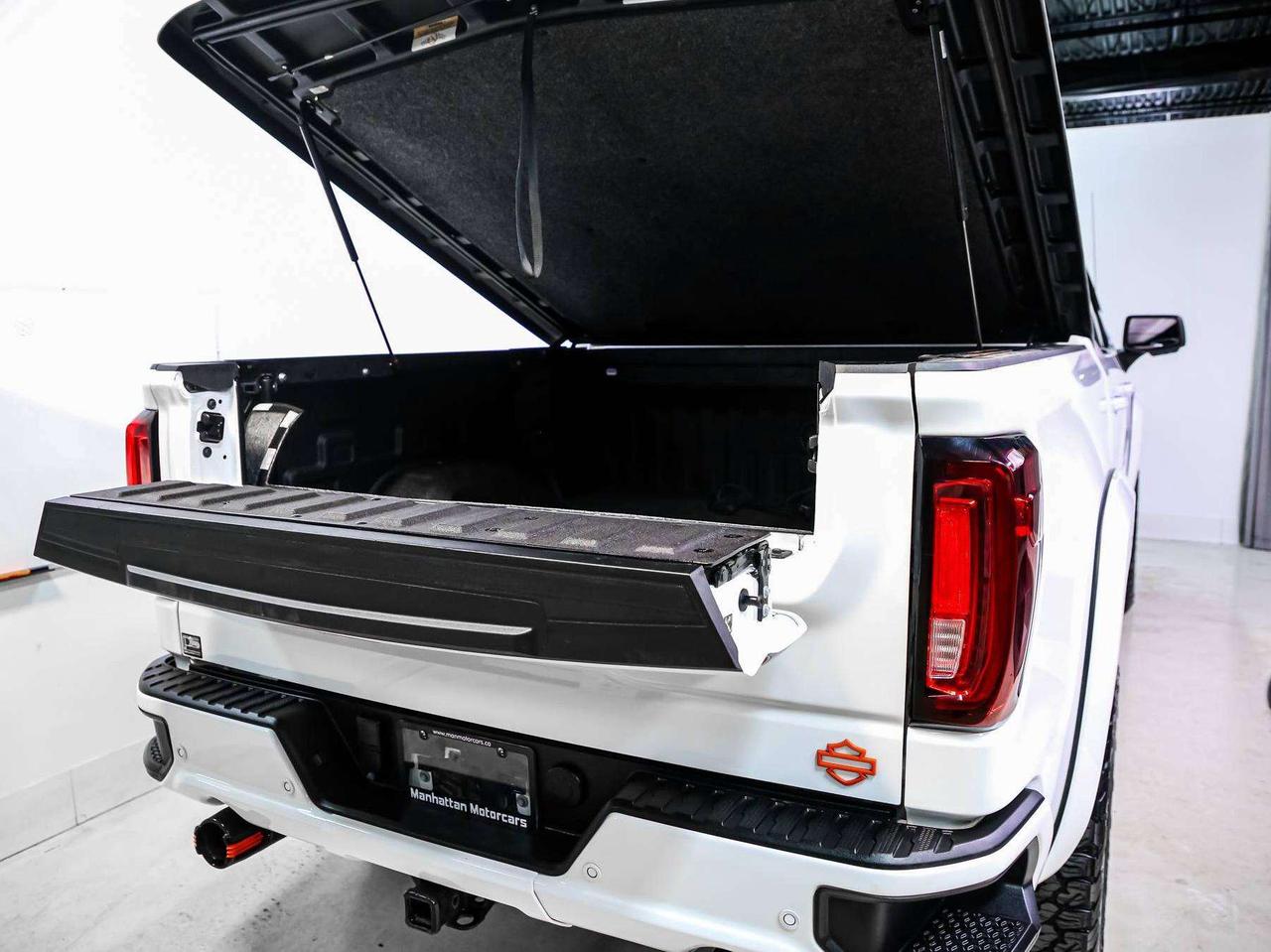 2024 GMC Sierra 1500 4X4 HARLEY DAVIDSON EDITION AT4 CREW 6.2L V8 RARE Photo