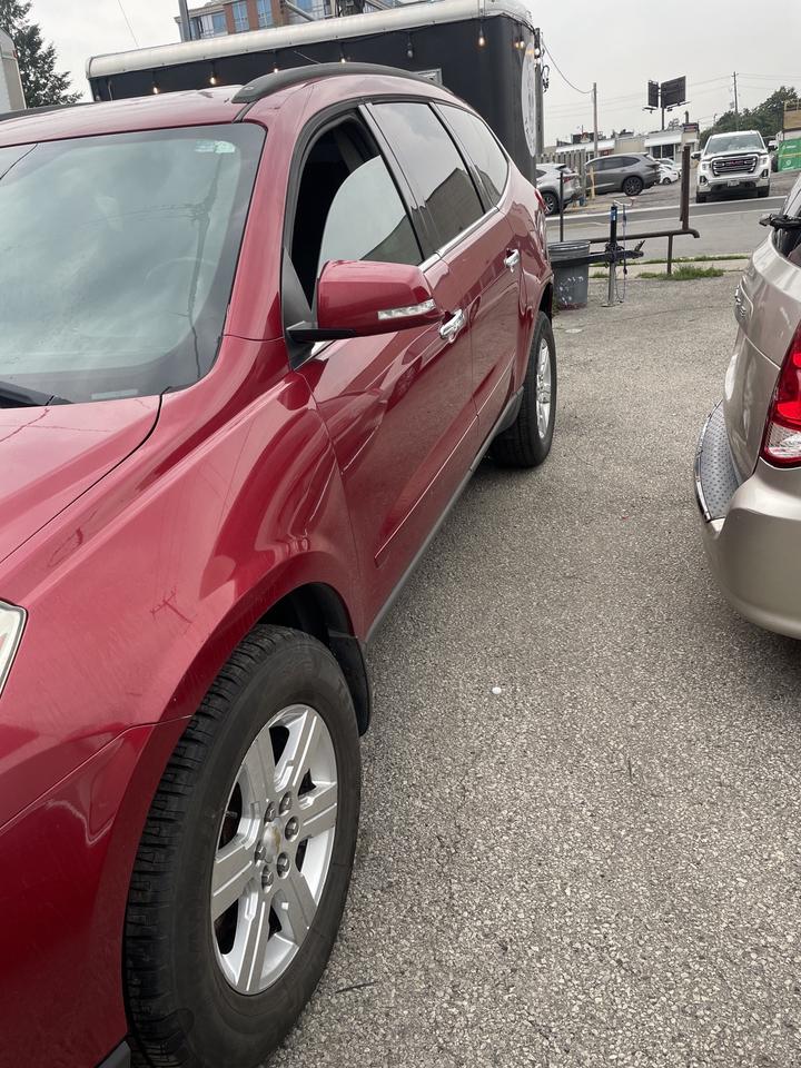 2012 Chevrolet Traverse LT Photo2