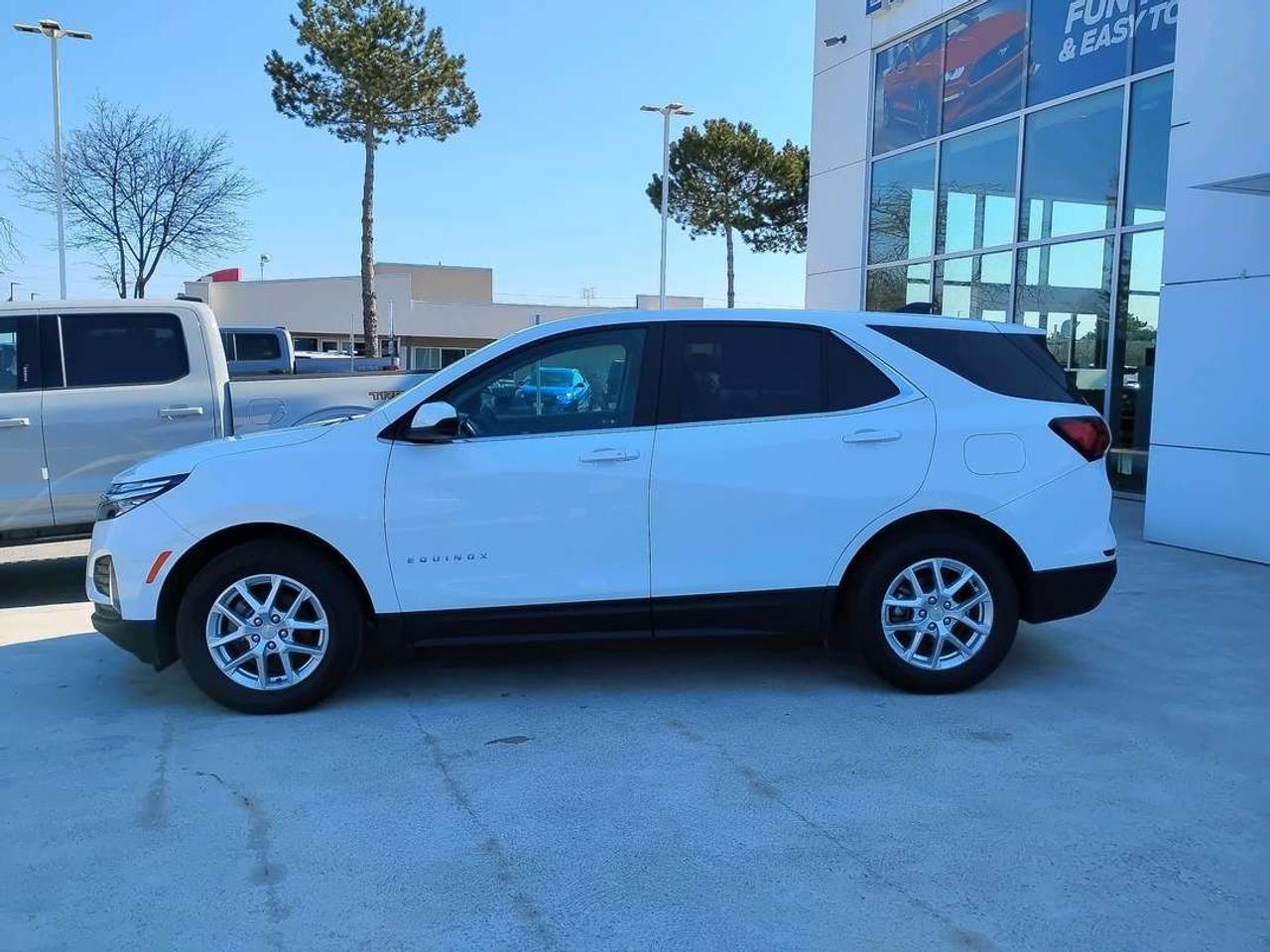 2023 Chevrolet Equinox LT Photo2